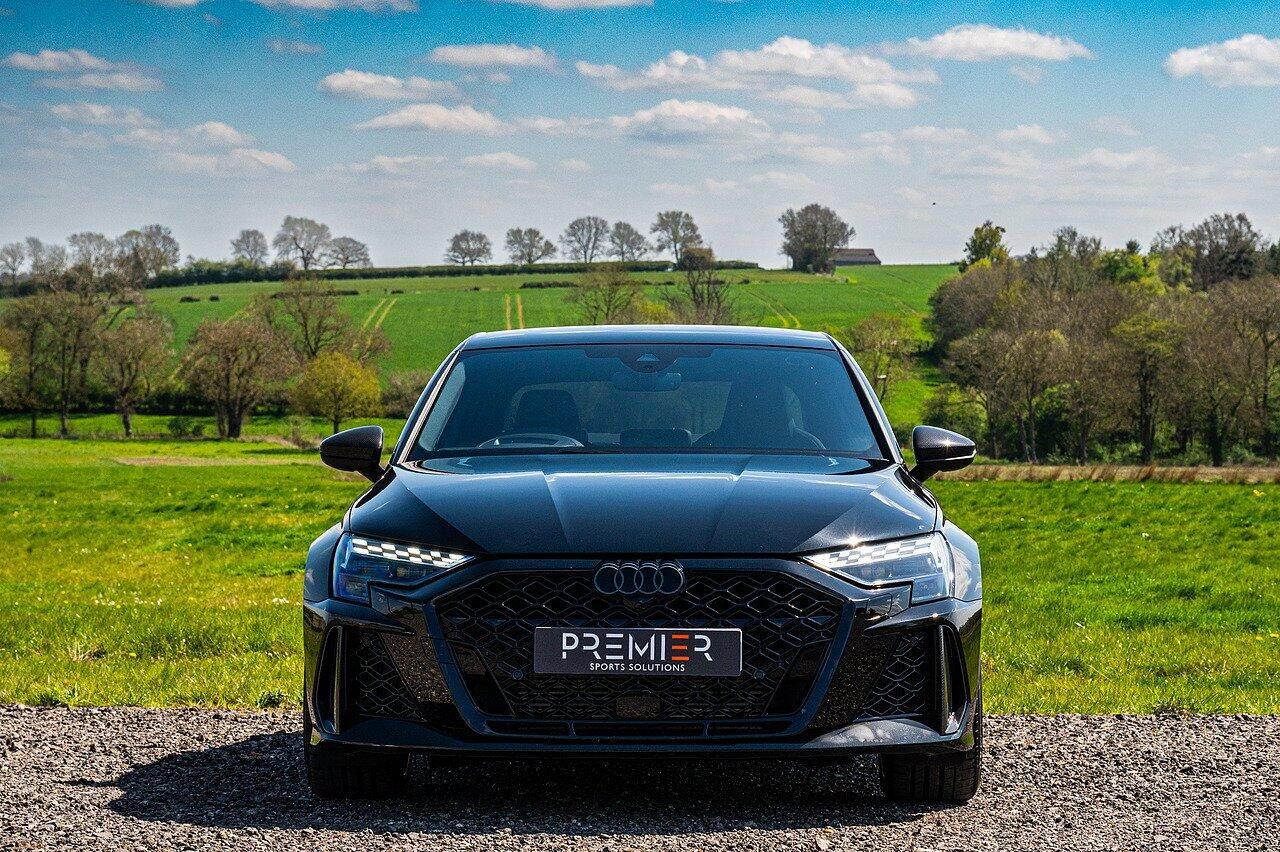 AUDI RS3 RS 3 SALOON RS 3 TFSI Quattro Carbon Vorsprung 4dr S Tronic for sale UK - Slide 2