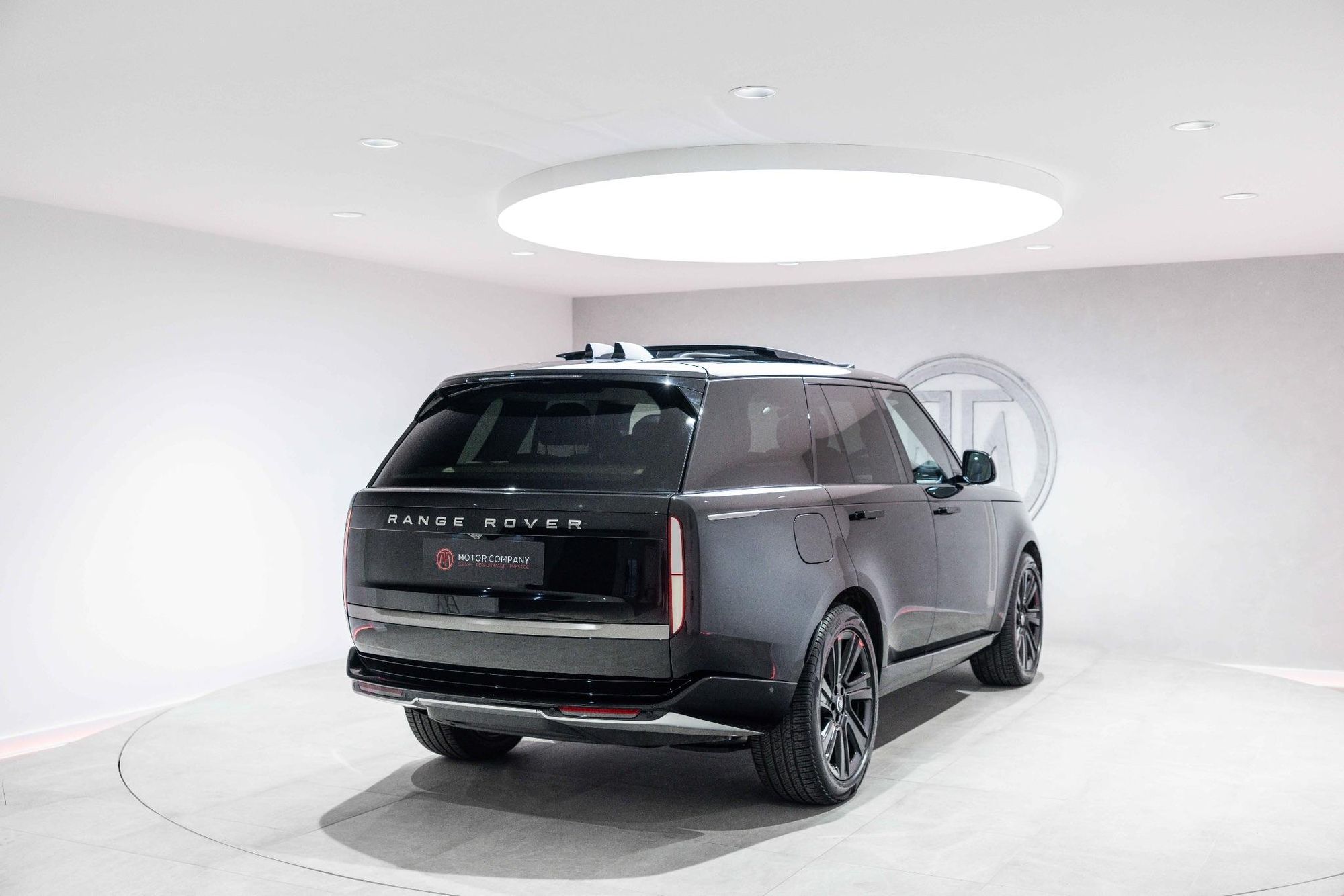 LAND ROVER RANGE ROVER DIESEL ESTATE 3.0 D300 SE 4dr Auto for sale UK - Slide 9