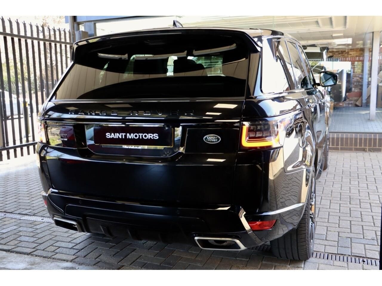 LAND ROVER RANGE ROVER SPORT ESTATE 2.0 P400e HSE Dynamic Black 5dr Auto for sale UK - Slide 5