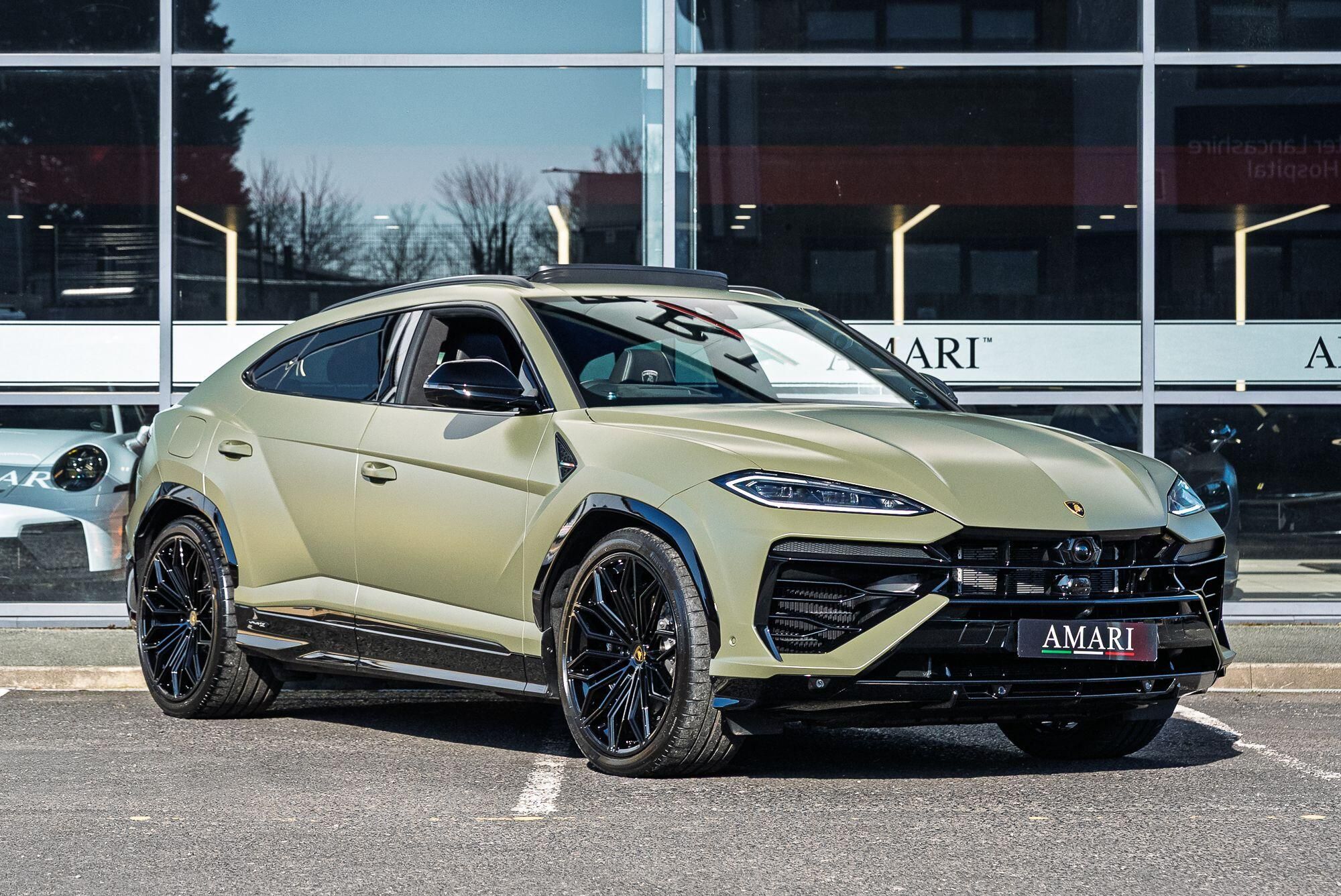 LAMBORGHINI URUS ESTATE 4.0T 25.9kWh Plug-in Hybrid FSI V8 5dr Auto for sale UK - Slide 8