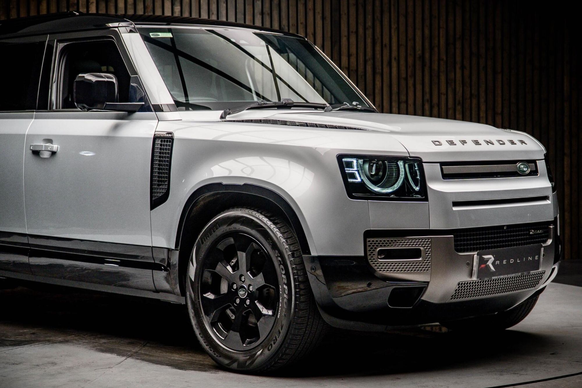 LAND ROVER DEFENDER DIESEL ESTATE 3.0 D250 X-Dynamic HSE 110 5dr Auto for sale UK - Slide 10