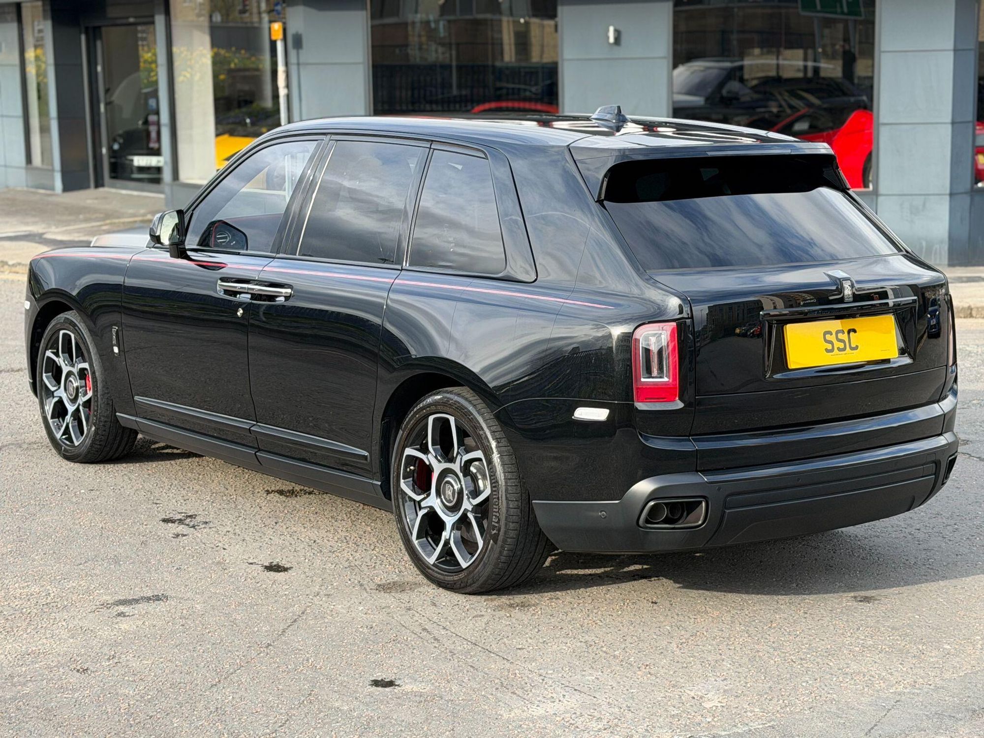 ROLLS-ROYCE CULLINAN ESTATE Black Badge 5dr Auto for sale UK - Slide 9