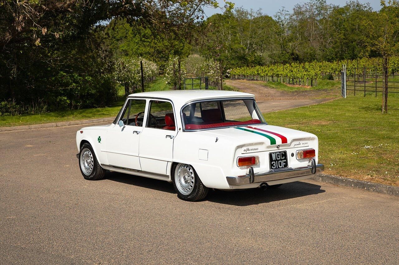 ALFA ROMEO GIULIA SALOON 2.0 TB Super 4dr Auto for sale UK - Slide 3