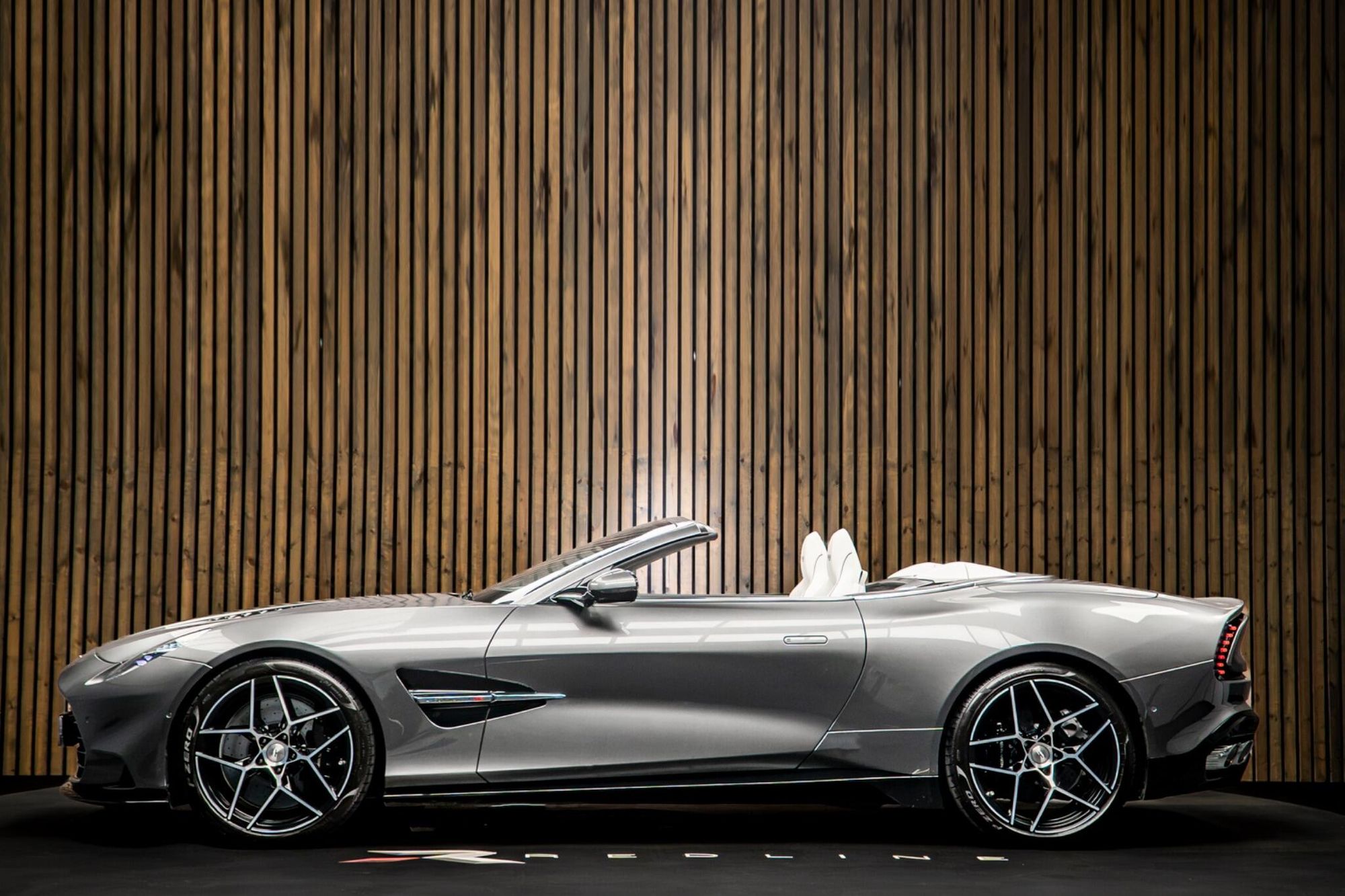 ASTON MARTIN VANQUISH CONVERTIBLE V12 Volante 2dr Auto for sale UK - Slide 7