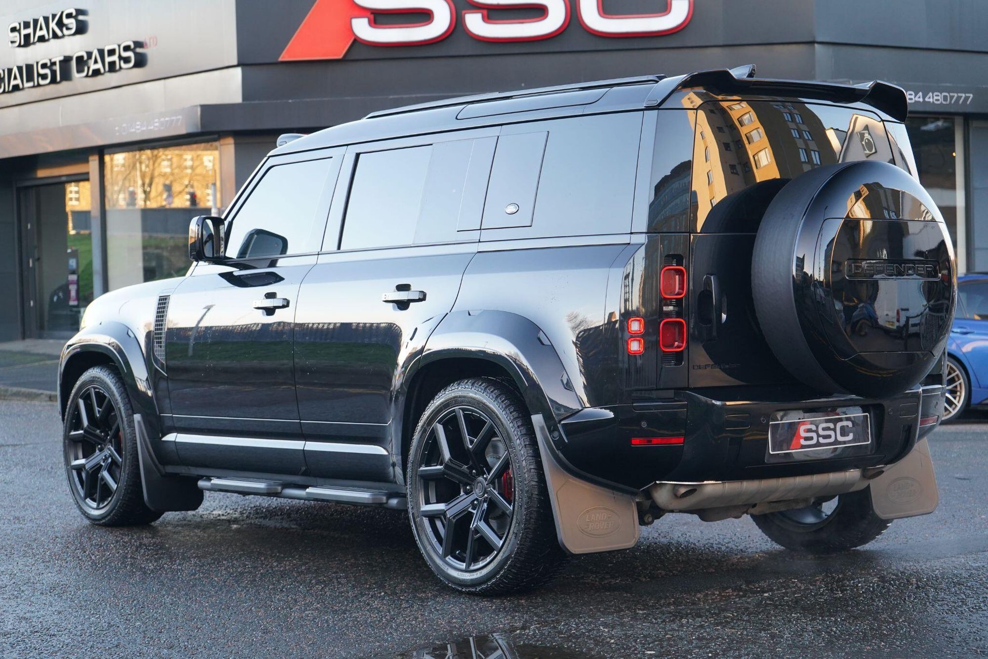 LAND ROVER DEFENDER ESTATE SPECIAL EDITIONS 3.0 P400 XS Edition 110 5dr Auto for sale UK - Slide 10