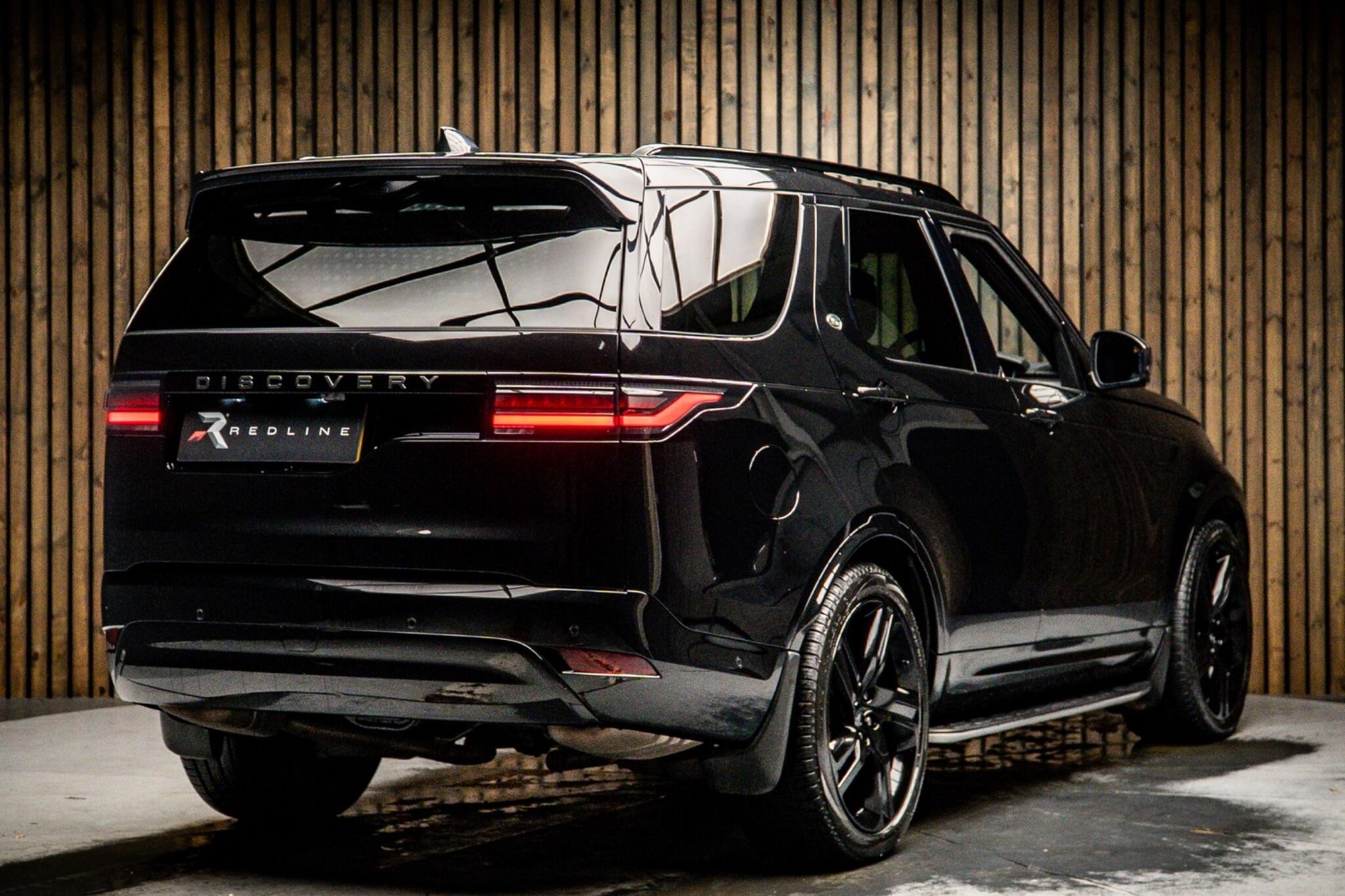 LAND ROVER DISCOVERY DIESEL SW 3.0 D300 R-Dynamic HSE 5dr Auto for sale UK - Slide 4