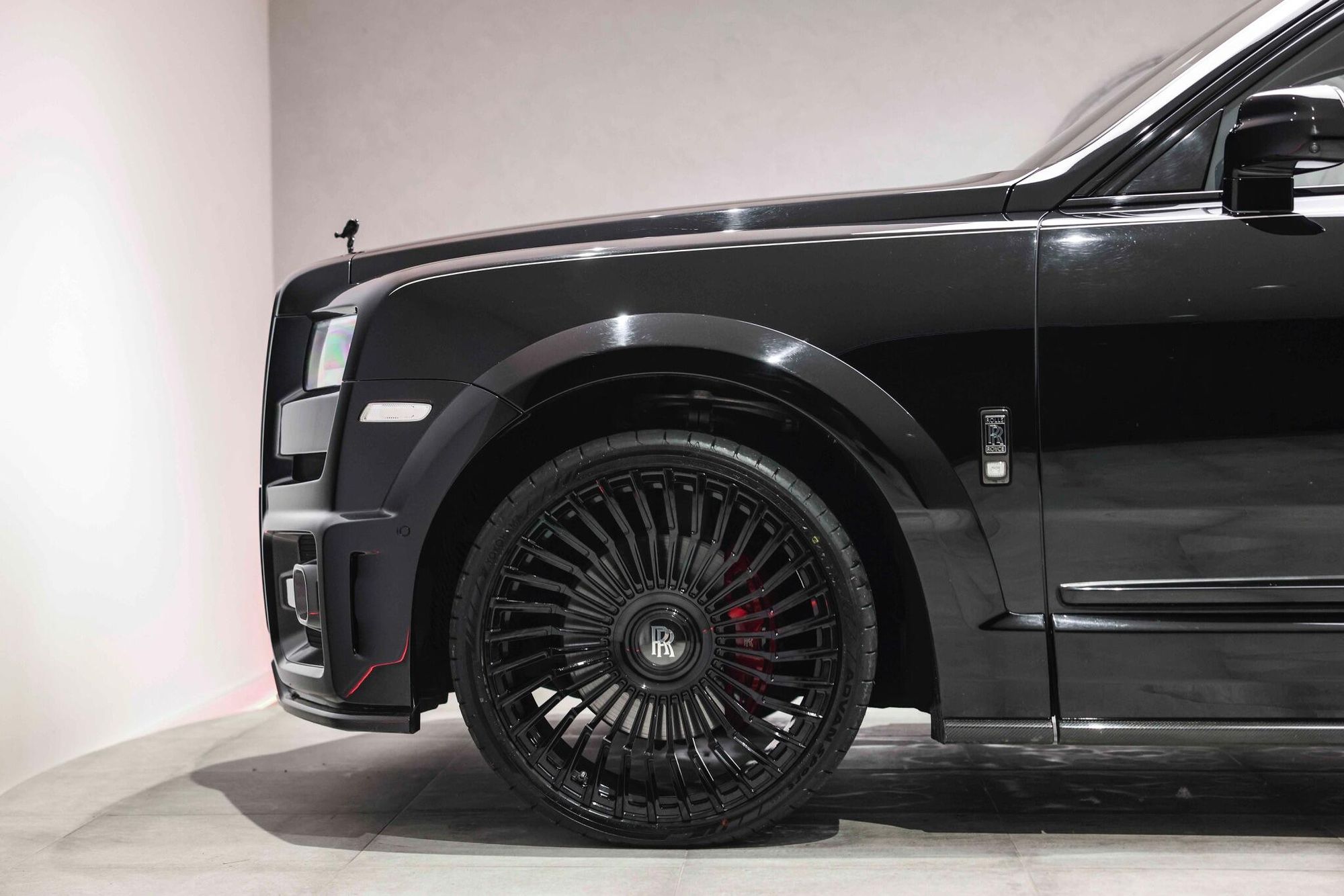 ROLLS-ROYCE CULLINAN ESTATE Black Badge 5dr Auto for sale UK - Slide 3