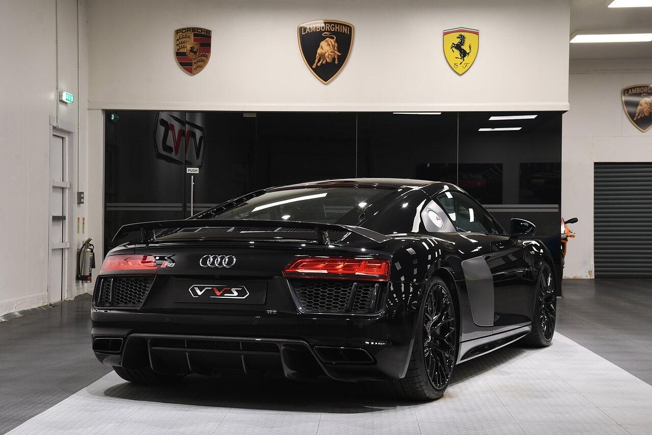 AUDI R8 COUPE 5.2 FSI V10 Plus Quattro 2dr S Tronic for sale UK - Slide 3