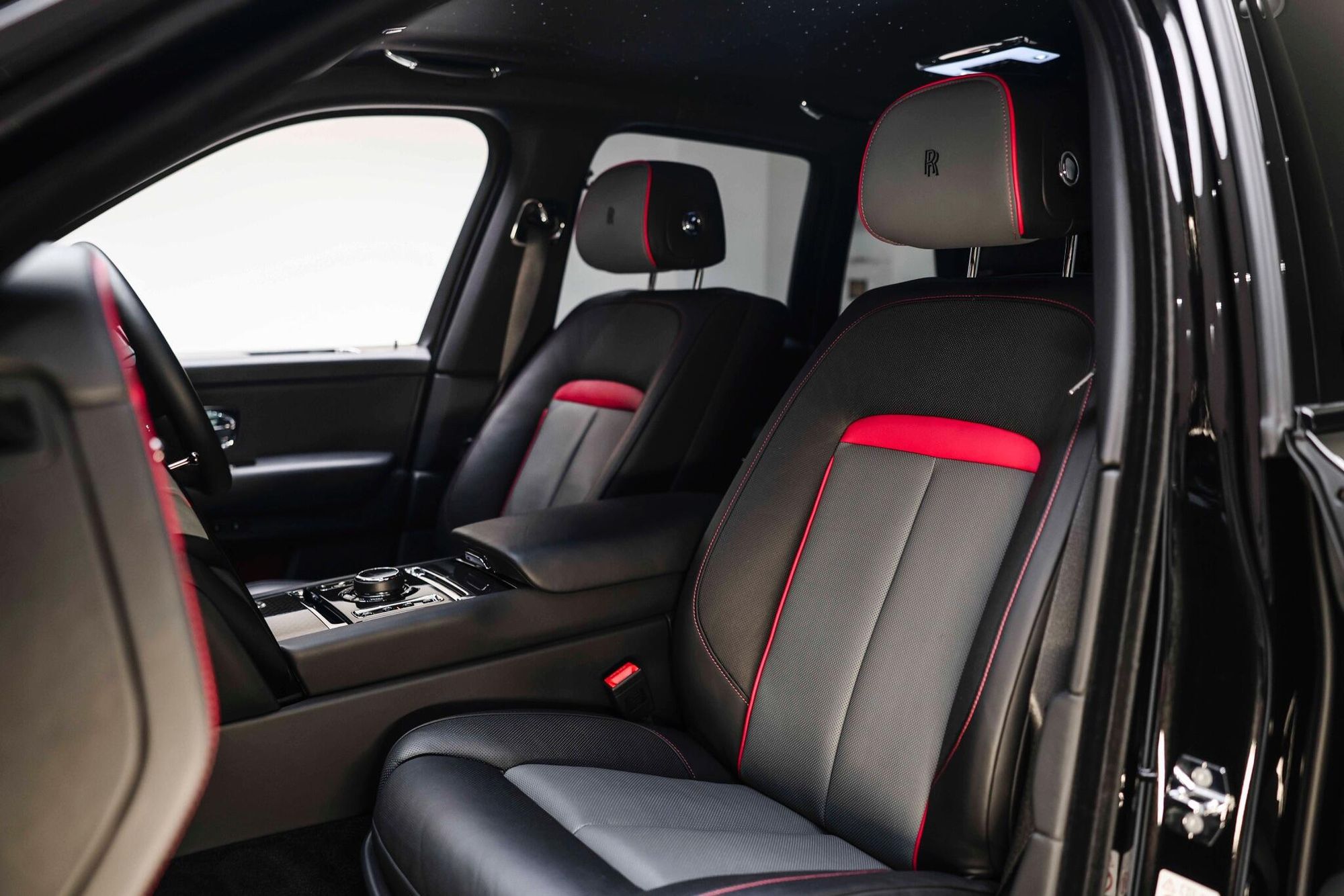 ROLLS-ROYCE CULLINAN ESTATE Black Badge 5dr Auto for sale UK - Slide 3