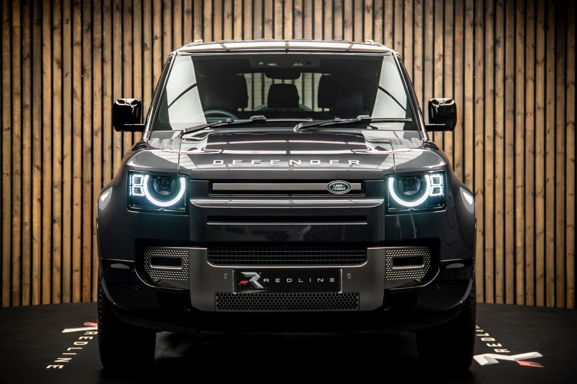 LAND ROVER DEFENDER DIESEL ESTATE 3.0 D350 X-Dynamic SE 90 3dr Auto for sale UK - Slide 5