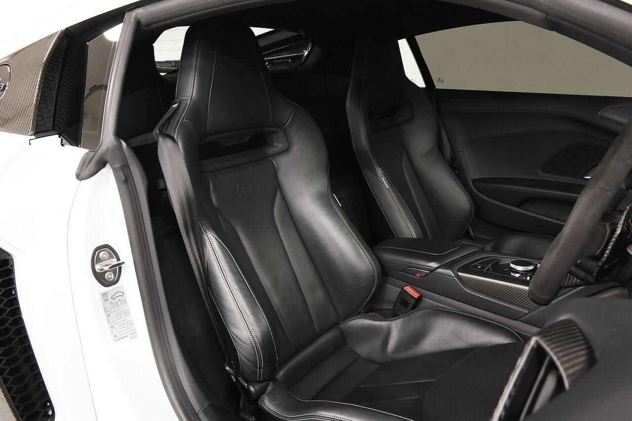 AUDI R8 COUPE 5.2 FSI V10 Plus Quattro 2dr S Tronic for sale UK - Slide 8