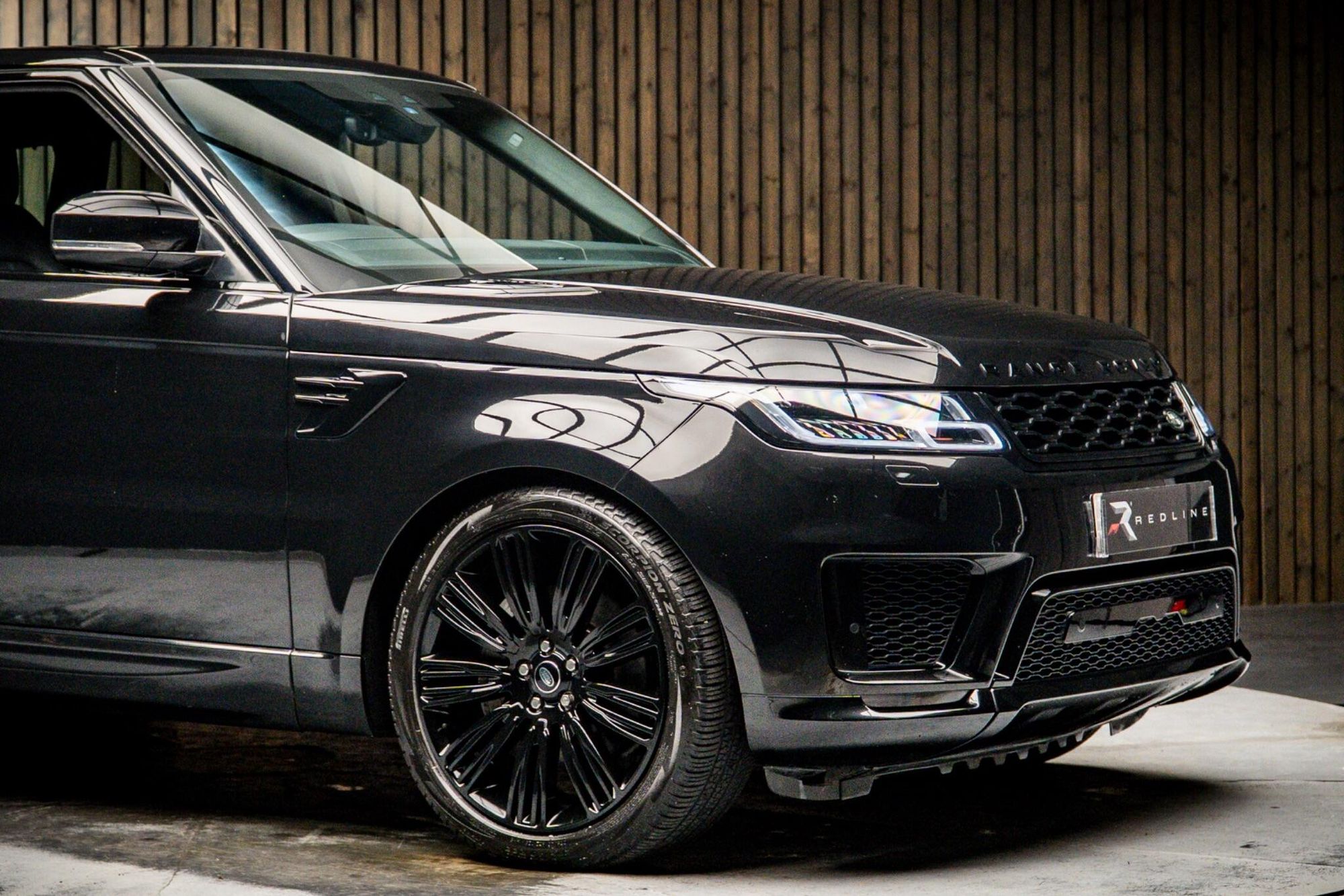 LAND ROVER RANGE ROVER SPORT DIESEL ESTATE 3.0 D300 HSE Dynamic Black 5dr Auto for sale UK - Slide 10