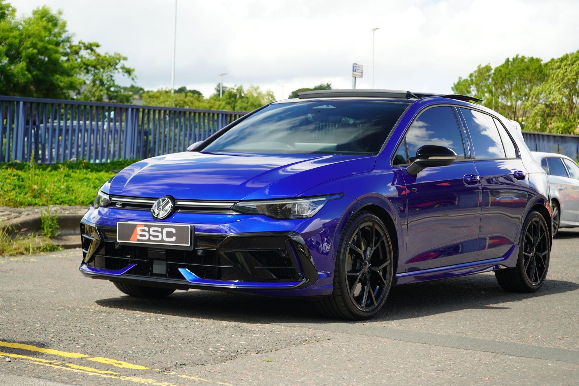 VOLKSWAGEN GOLF HATCHBACK 2.0 TSI 333 R Black Edition 4Motion 5dr DSG for sale UK - Slide 10