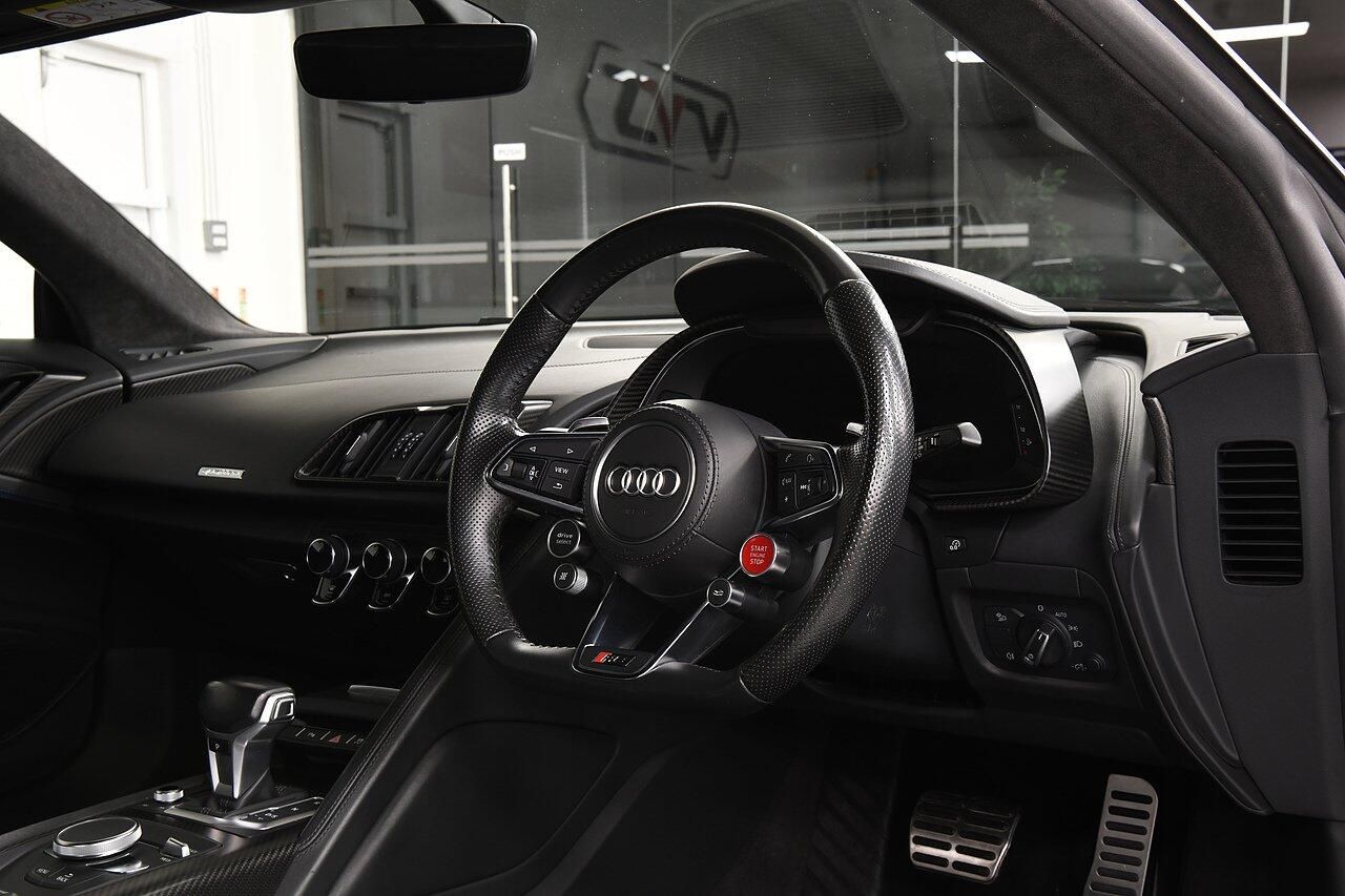 AUDI R8 COUPE 5.2 FSI V10 Plus Quattro 2dr S Tronic for sale UK - Slide 5