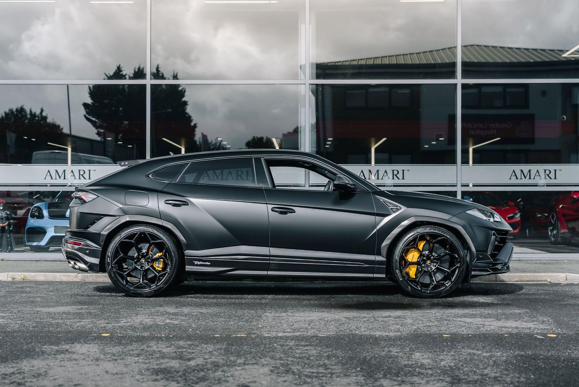 LAMBORGHINI URUS ESTATE 4.0T FSI V8 Performante 5dr Auto for sale UK - Slide 2