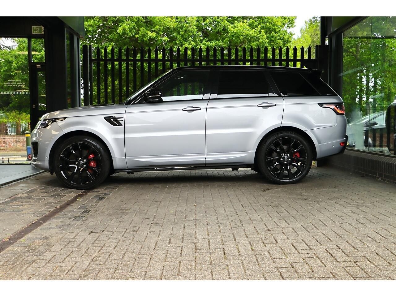 LAND ROVER RANGE ROVER SPORT ESTATE 3.0 P400 HST 5dr Auto for sale UK - Slide 5