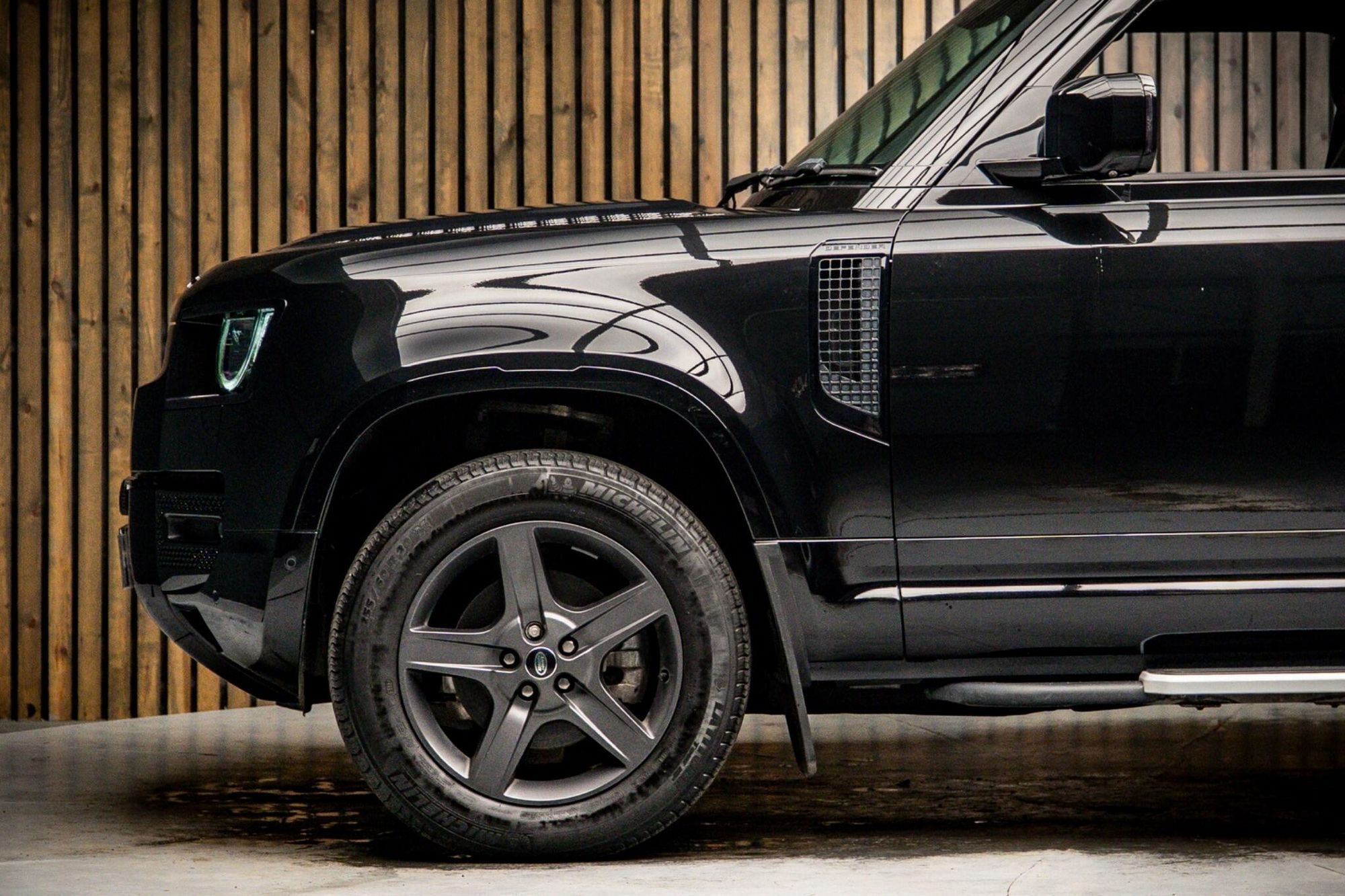 LAND ROVER DEFENDER DIESEL ESTATE 3.0 D250 X-Dynamic SE 90 3dr Auto for sale UK - Slide 9