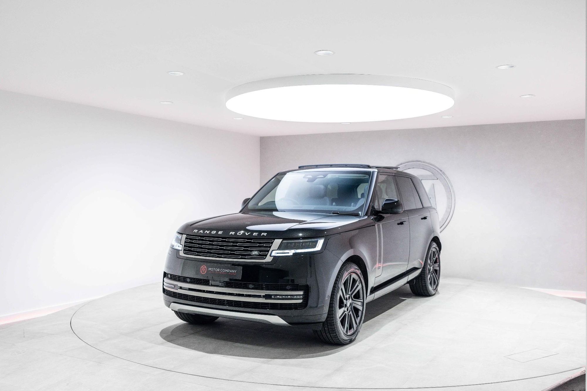 LAND ROVER RANGE ROVER DIESEL ESTATE 3.0 D300 SE 4dr Auto for sale UK - Slide 8