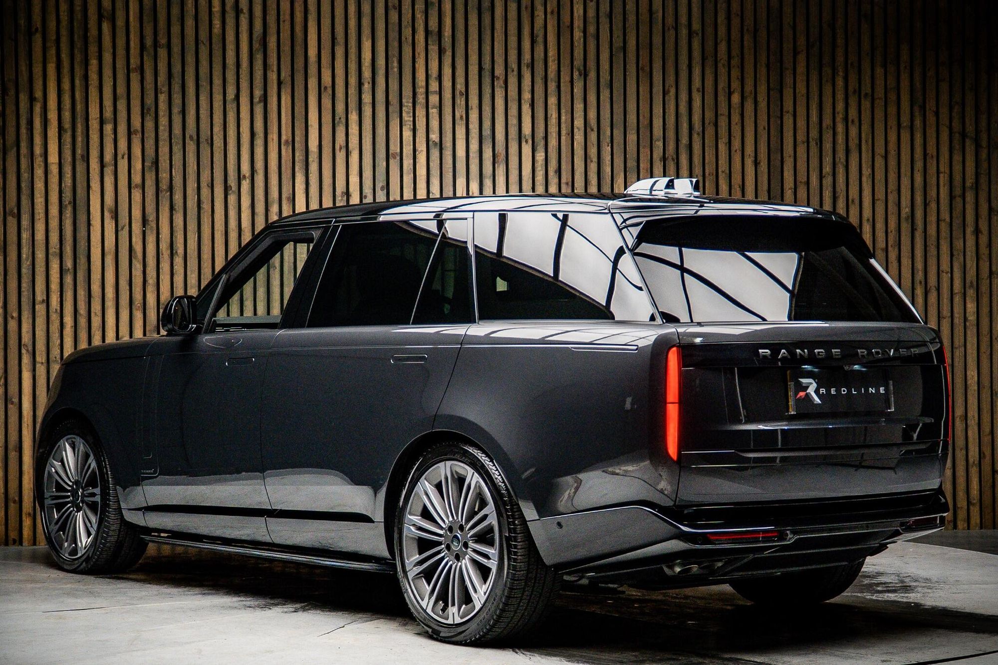 LAND ROVER RANGE ROVER ESTATE 4.4 P530 V8 Autobiography LWB 4dr Auto [7 Seat] for sale UK - Slide 3