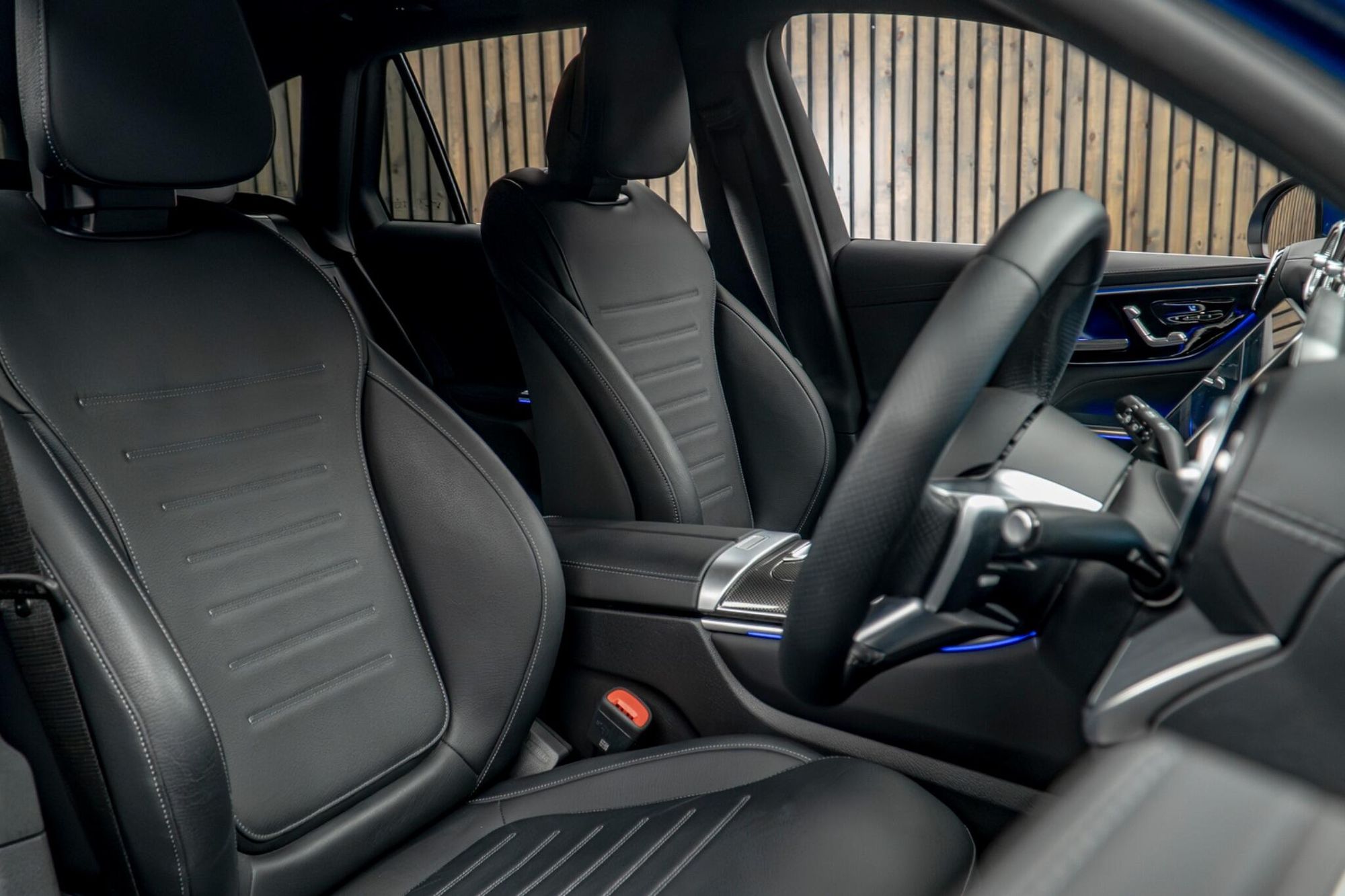 MERCEDES-BENZ GLC ESTATE GLC 300 4Matic AMG Line Premium Plus 5dr 9G-Tronic for sale UK - Slide 2