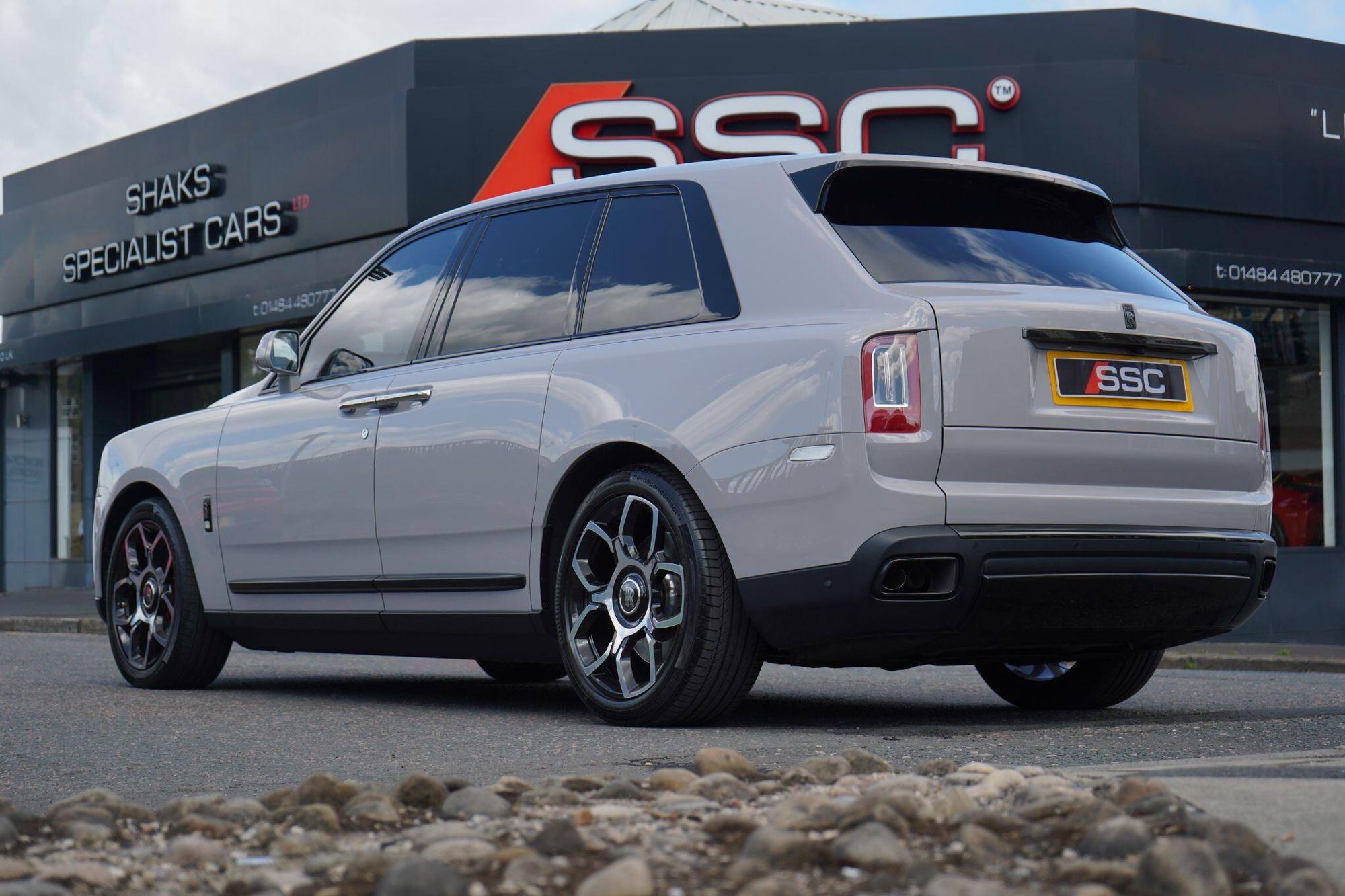 ROLLS-ROYCE CULLINAN ESTATE Black Badge 5dr Auto for sale UK - Slide 2