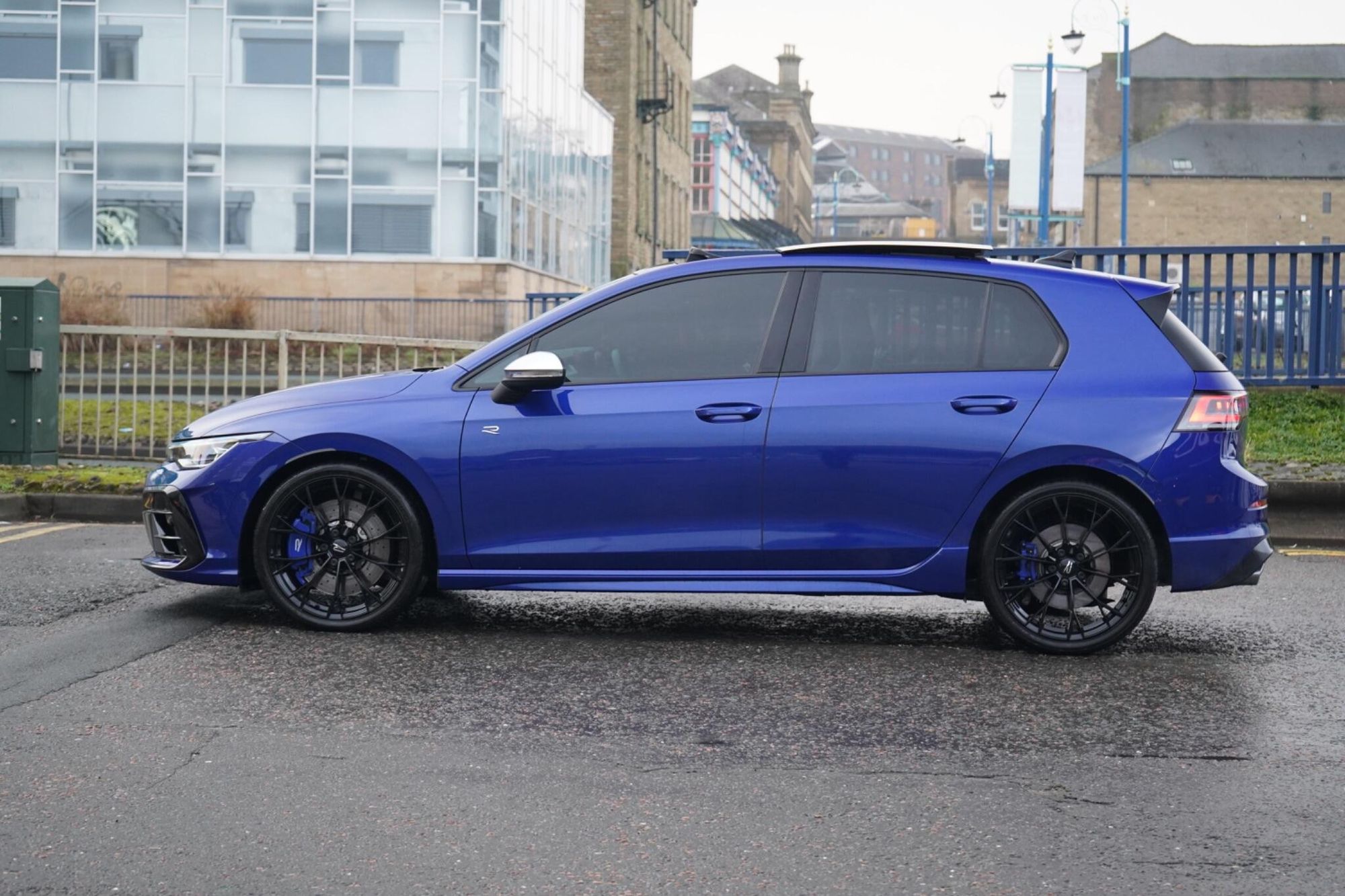 VOLKSWAGEN GOLF HATCHBACK 2.0 TSI 333 R 4Motion 5dr DSG for sale UK - Slide 8