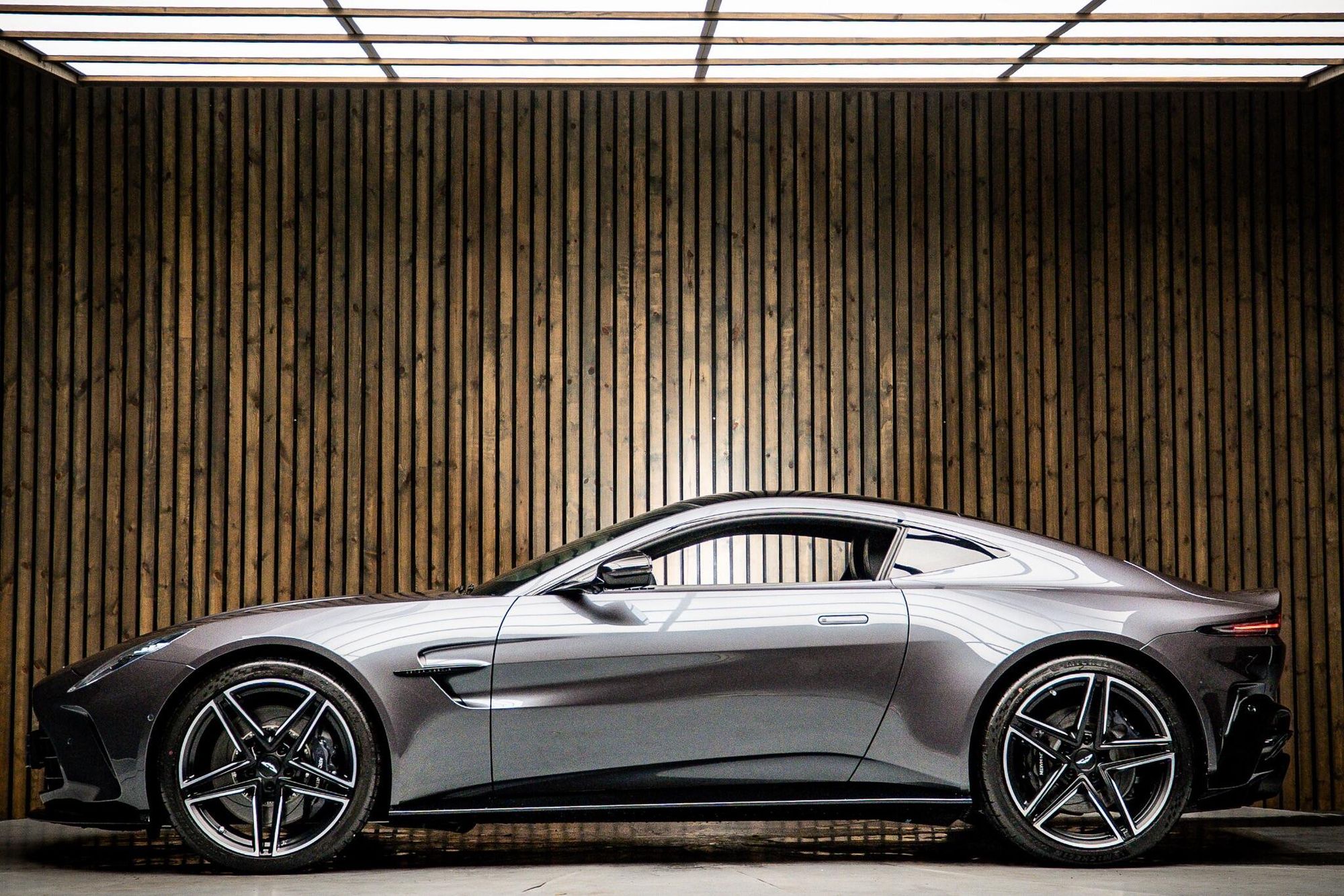 ASTON MARTIN VANTAGE COUPE V8 2dr Auto for sale UK - Slide 7