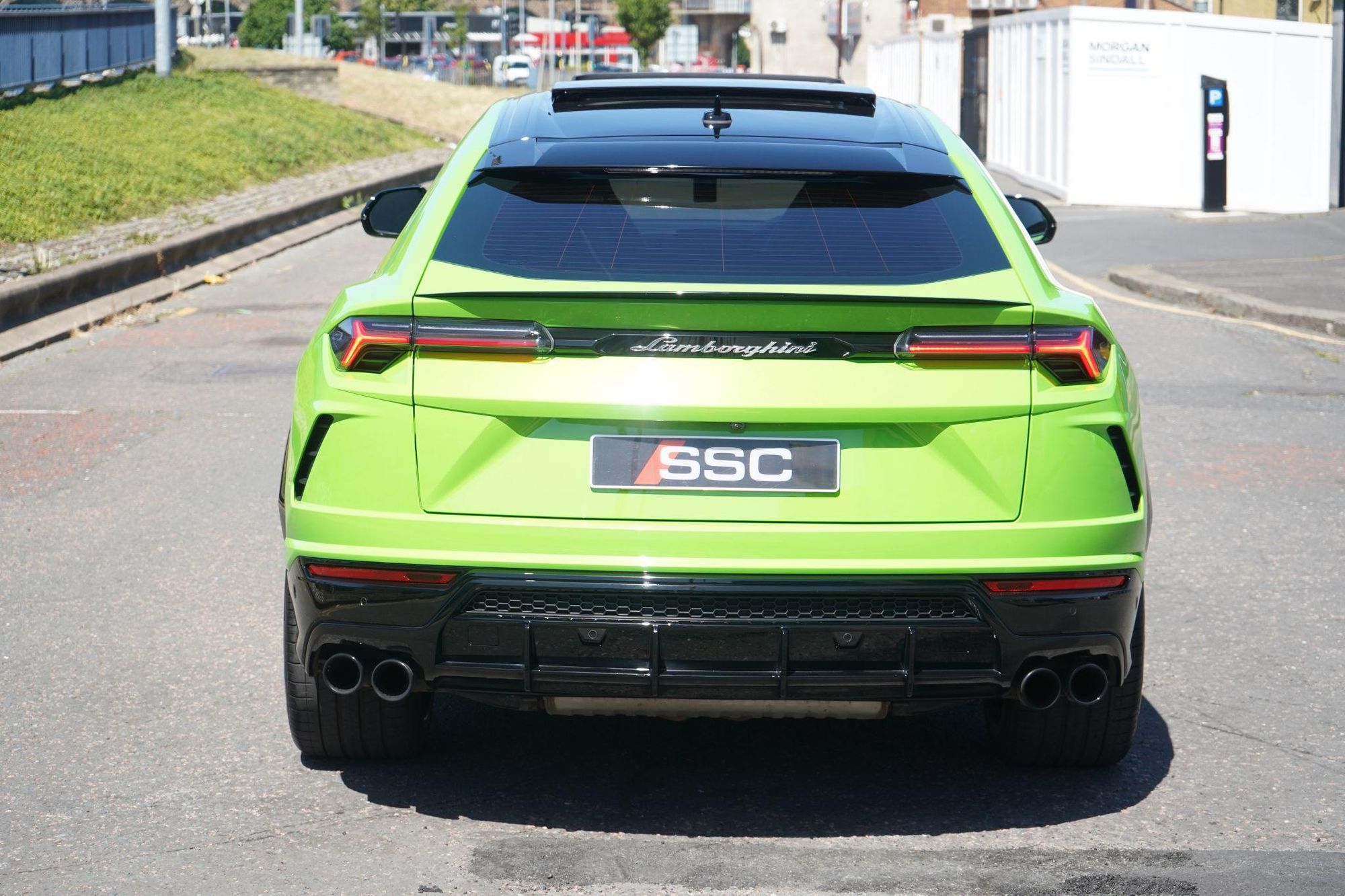 LAMBORGHINI URUS ESTATE 4.0T FSI V8 Pearl Capsule 5dr Auto for sale UK - Slide 8