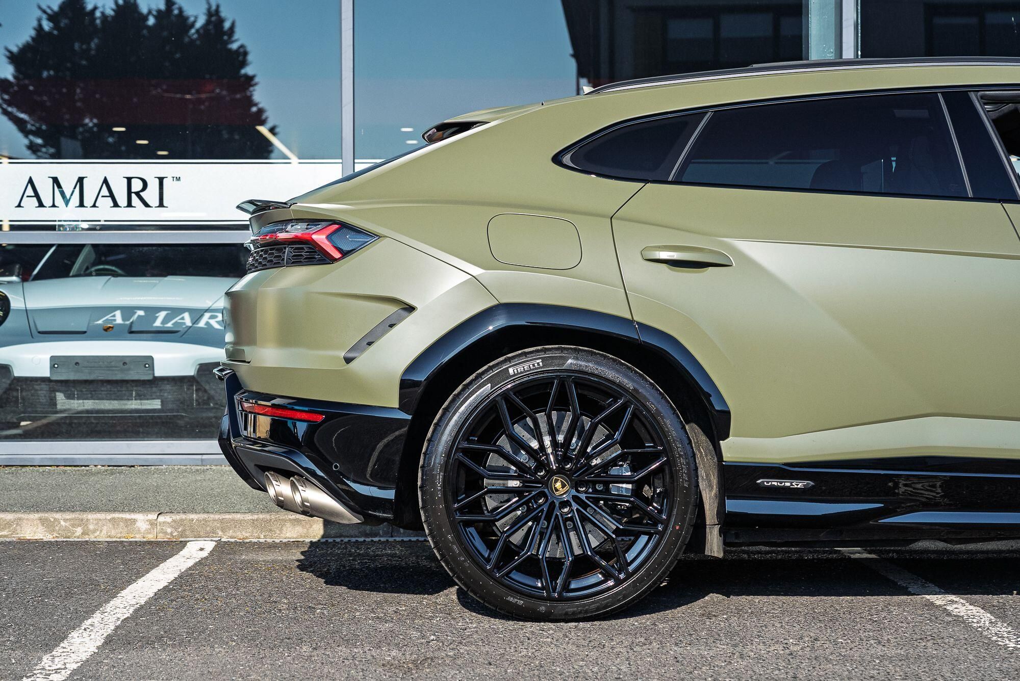 LAMBORGHINI URUS ESTATE 4.0T 25.9kWh Plug-in Hybrid FSI V8 5dr Auto for sale UK - Slide 6