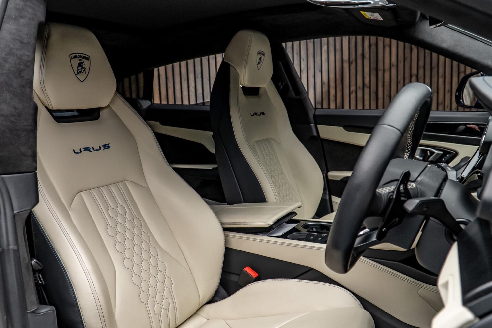 LAMBORGHINI URUS ESTATE 4.0T FSI V8 S 5dr Auto for sale UK - Slide 2