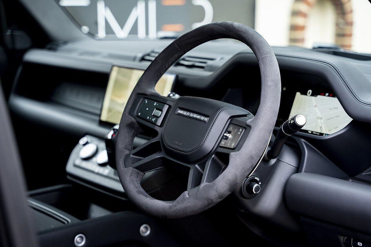 LAND ROVER DEFENDER ESTATE 5.0 P525 V8 110 5dr Auto for sale UK - Slide 9