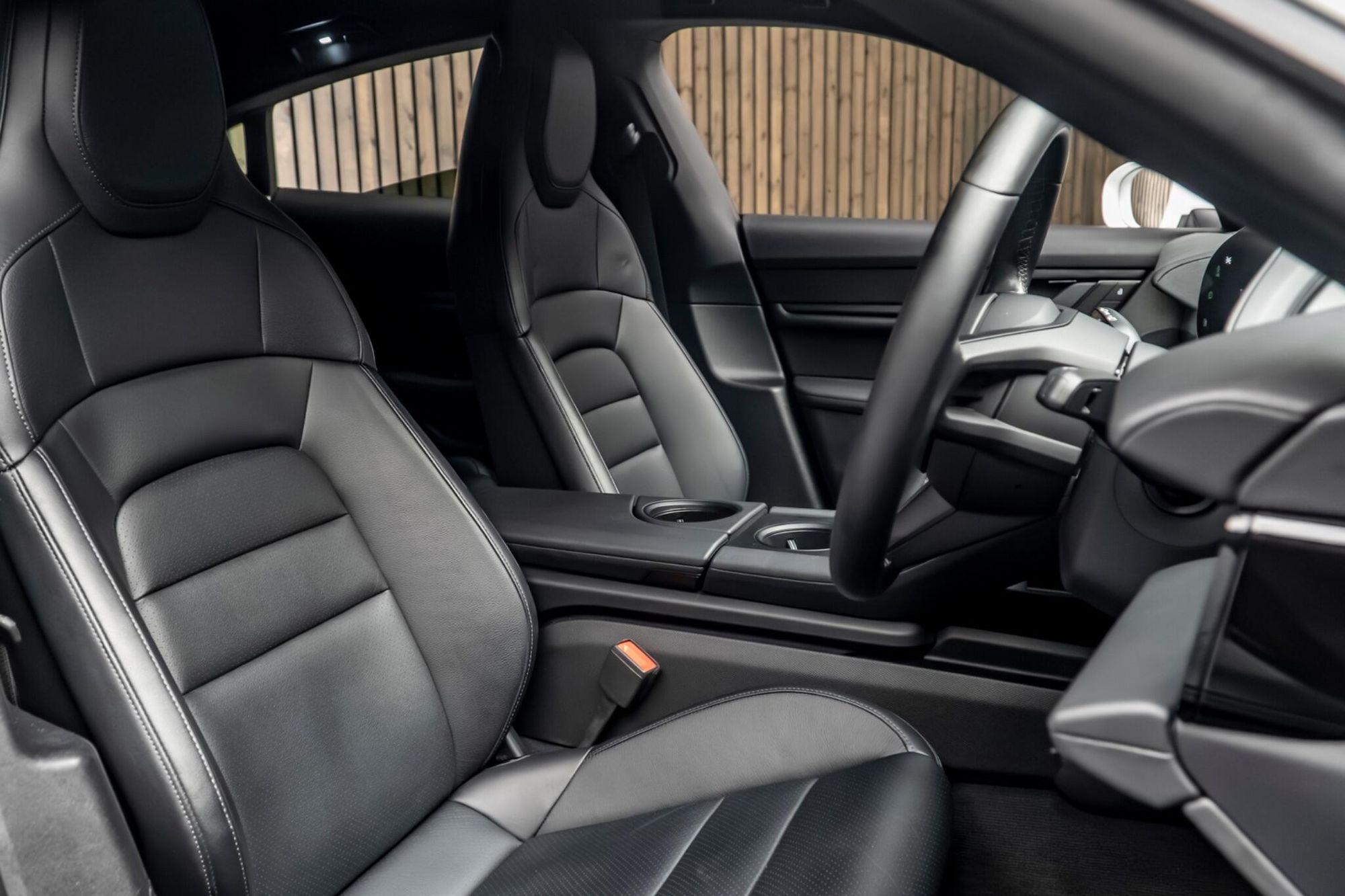 PORSCHE TAYCAN SALOON 300kW 79kWh 4dr RWD Auto [22kW] for sale UK - Slide 2