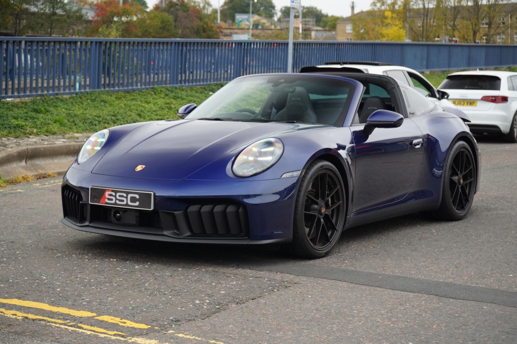 PORSCHE 911 [992] CARRERA 4 CABRIOLET GTS t-Hybrid 2dr PDK for sale UK - Slide 7