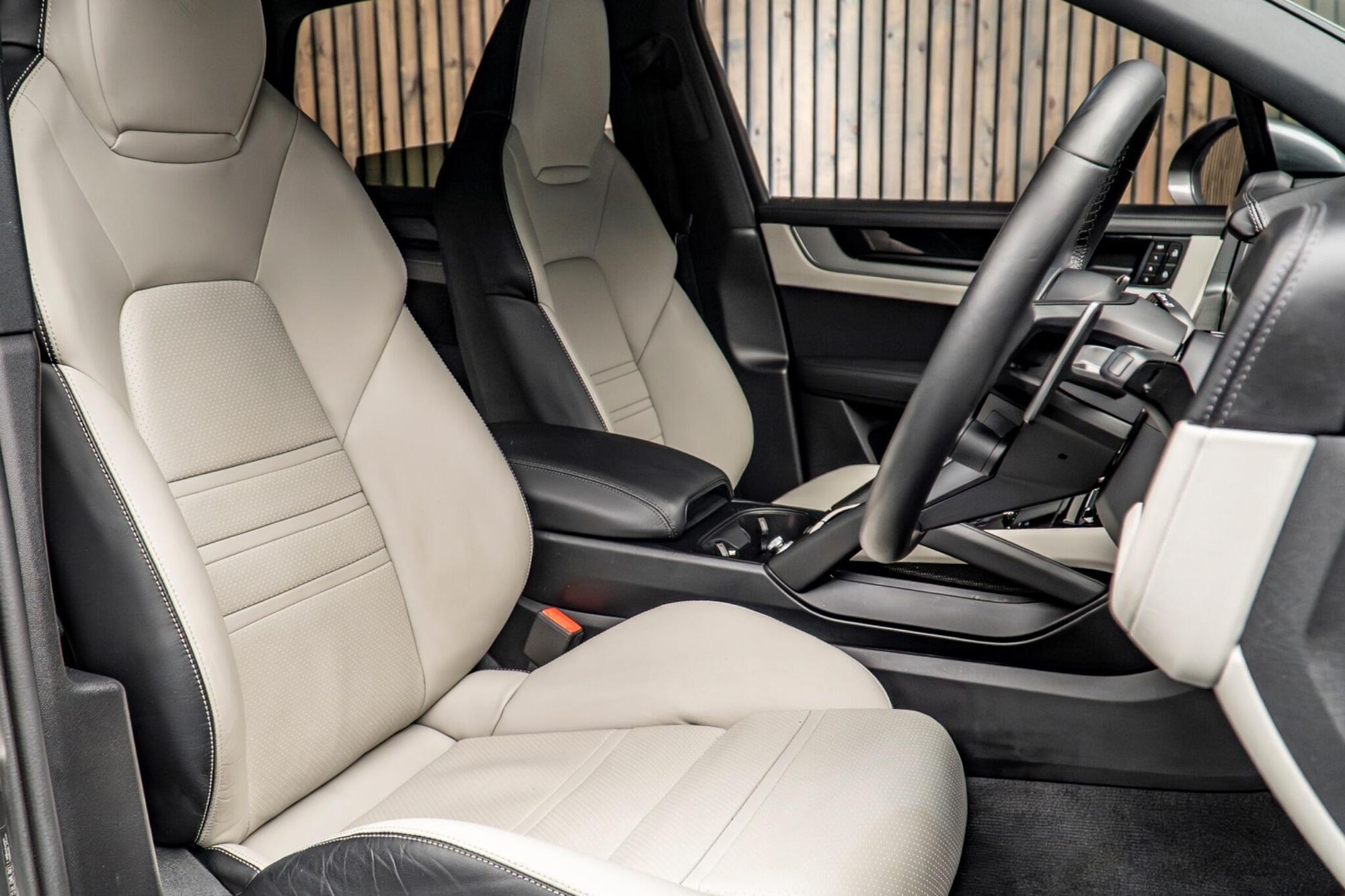 PORSCHE CAYENNE ESTATE S 5dr Tiptronic S for sale UK - Slide 2