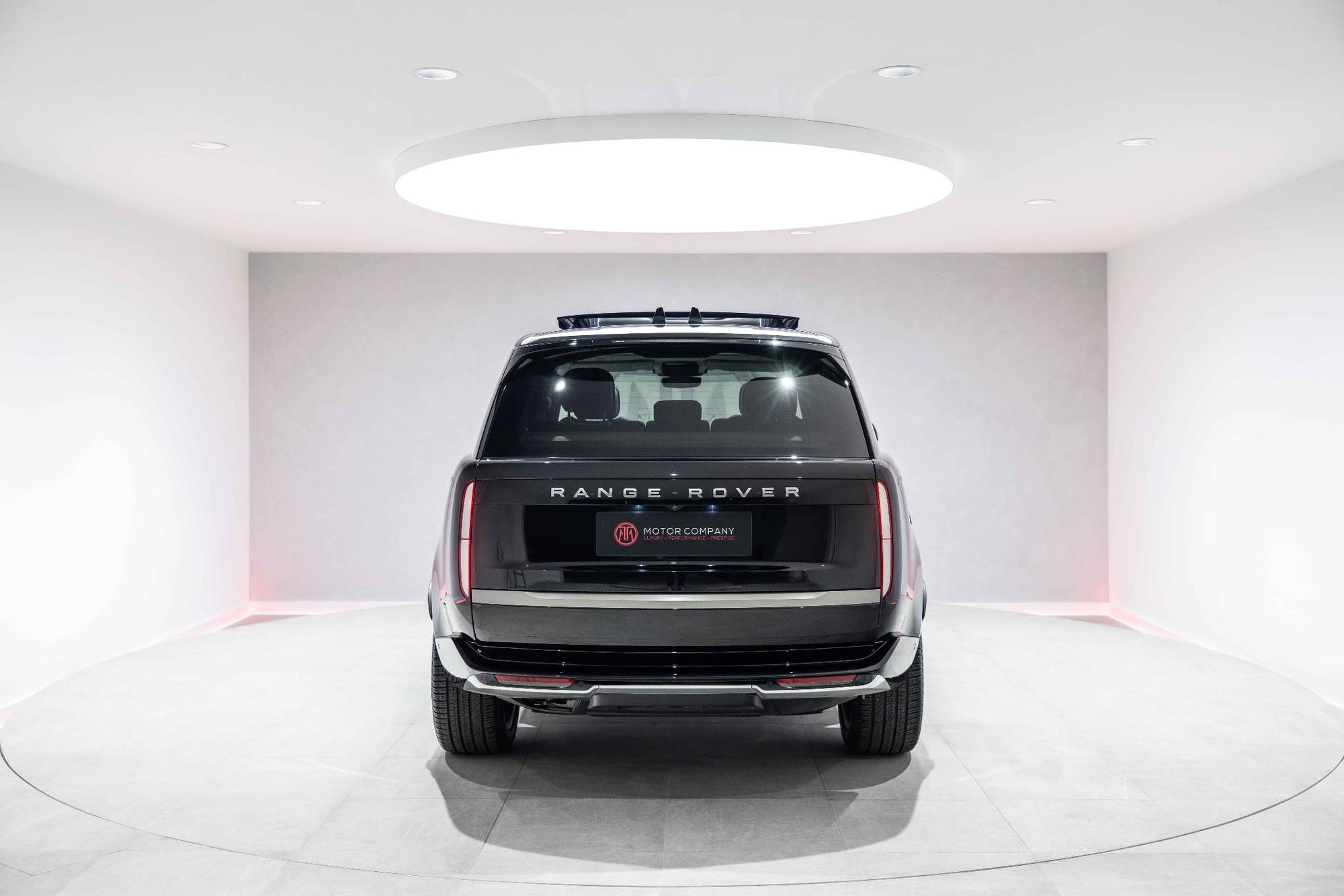 LAND ROVER RANGE ROVER DIESEL ESTATE 3.0 D300 SE 4dr Auto for sale UK - Slide 10