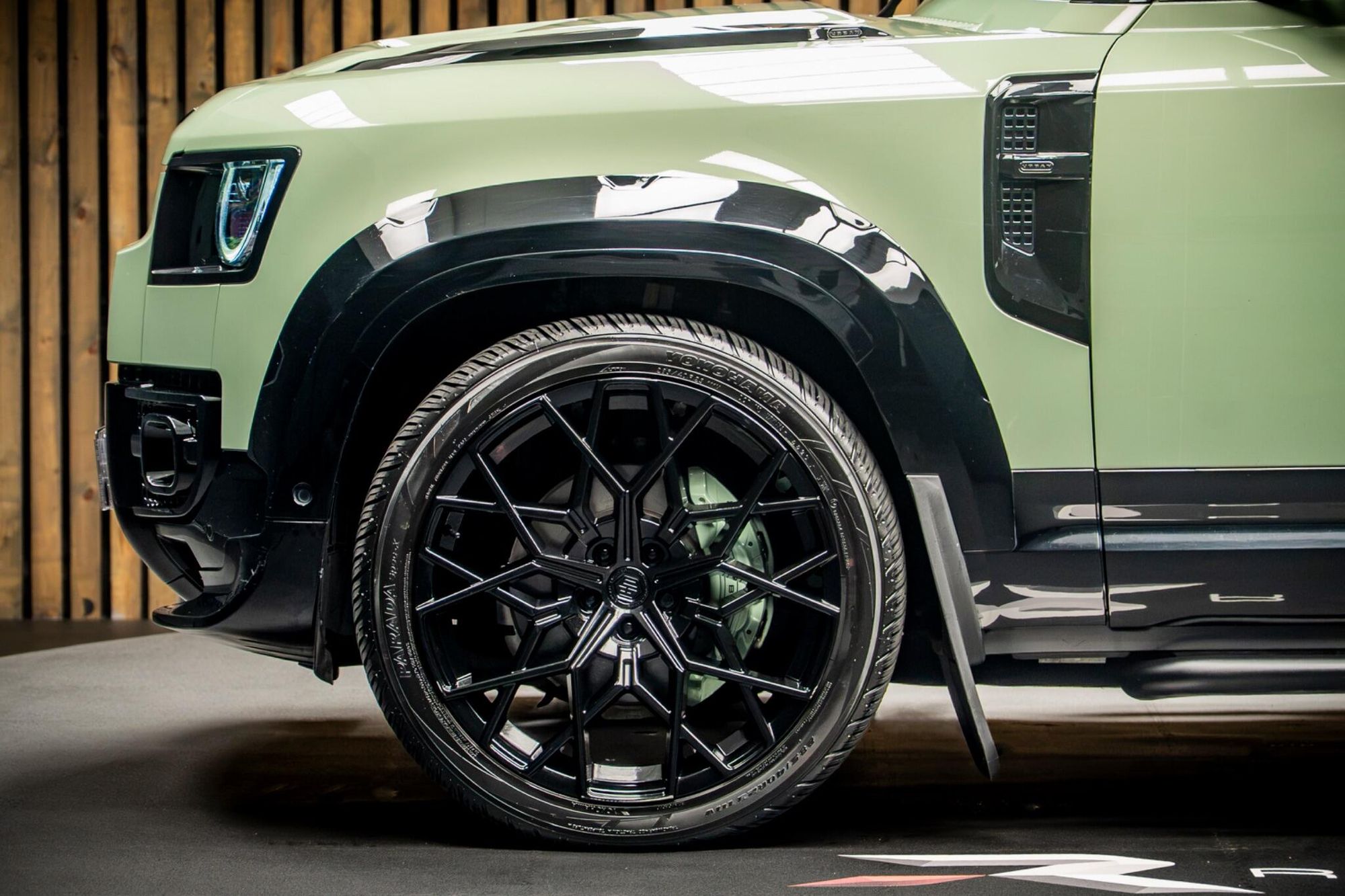 LAND ROVER DEFENDER ESTATE SPECIAL EDITIONS 3.0 D300 75th Limited Edition 90 3dr Auto for sale UK - Slide 9