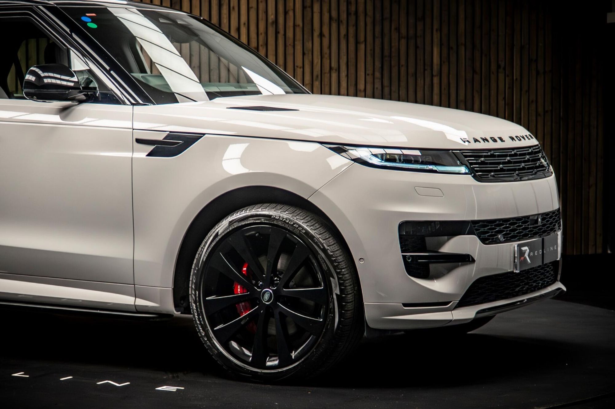 LAND ROVER RANGE ROVER SPORT DIESEL ESTATE 3.0 D300 Dynamic SE 5dr Auto for sale UK - Slide 10