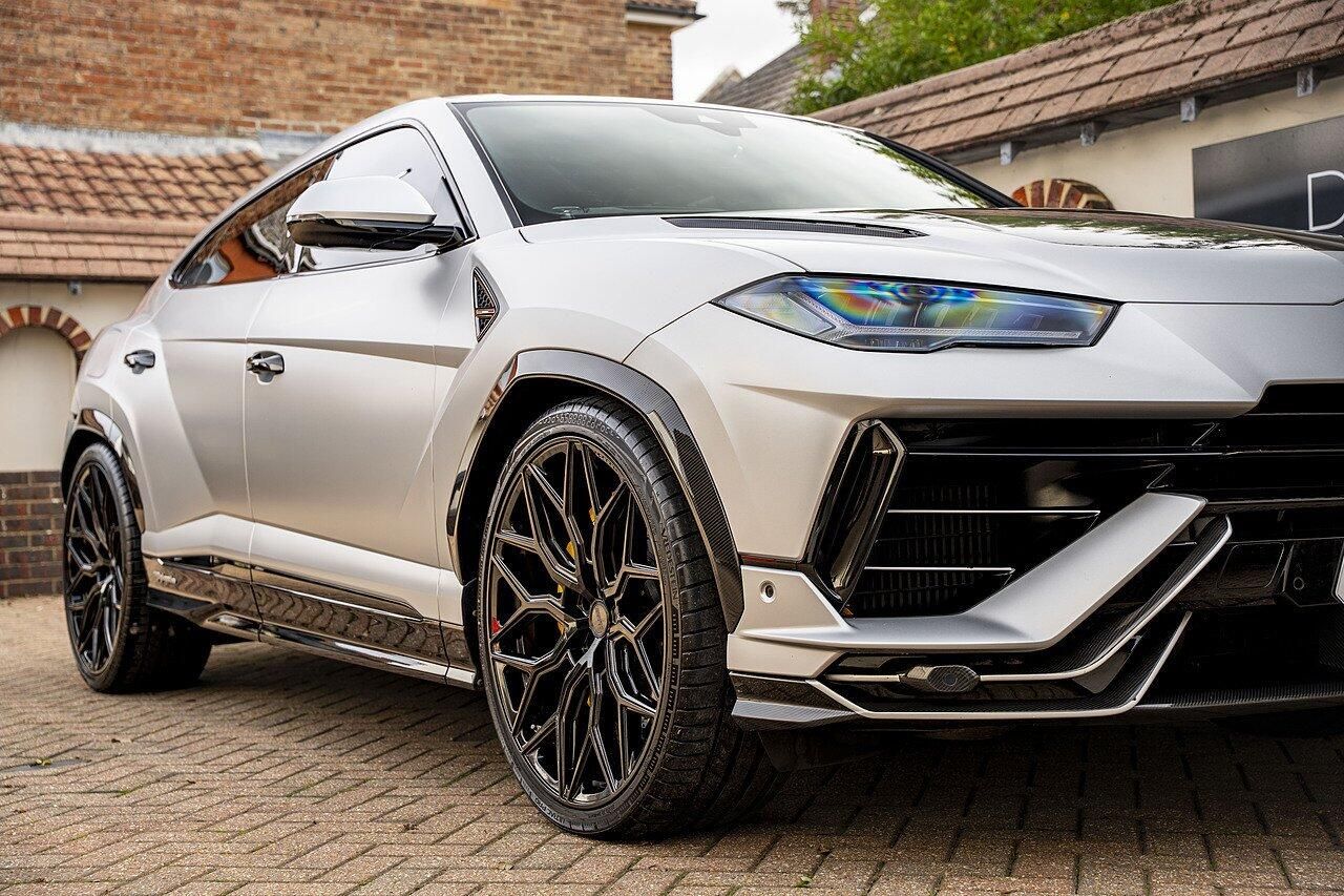 LAMBORGHINI URUS ESTATE 4.0T FSI V8 Performante 5dr Auto for sale UK - Slide 6