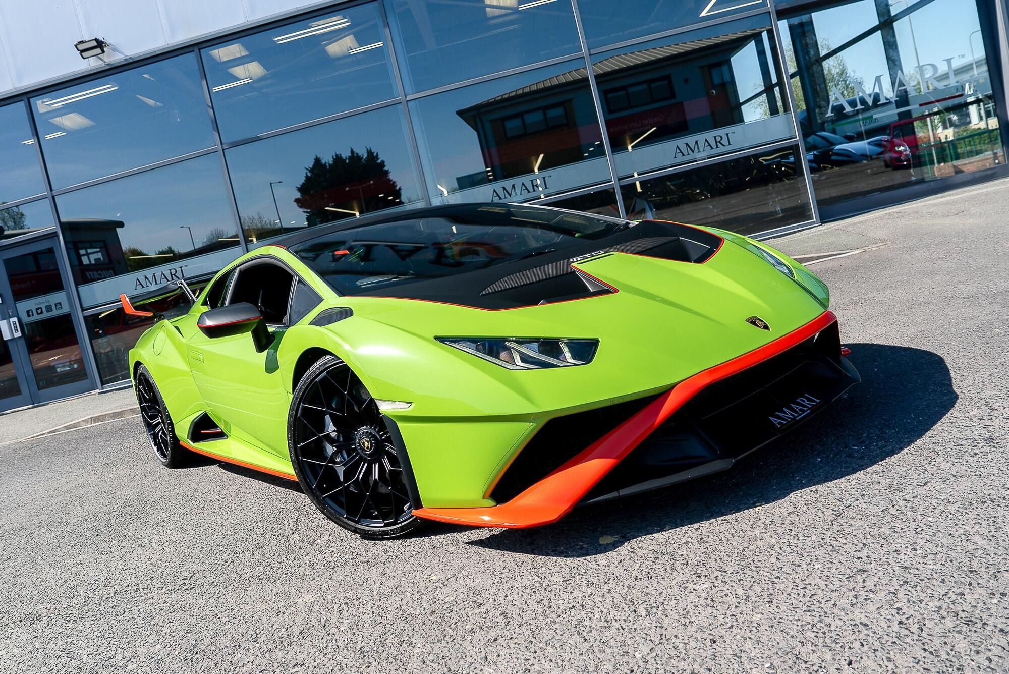 LAMBORGHINI HURACAN EVO COUPE 5.2 V10 640 STO 2dr Auto for sale UK - Slide 8