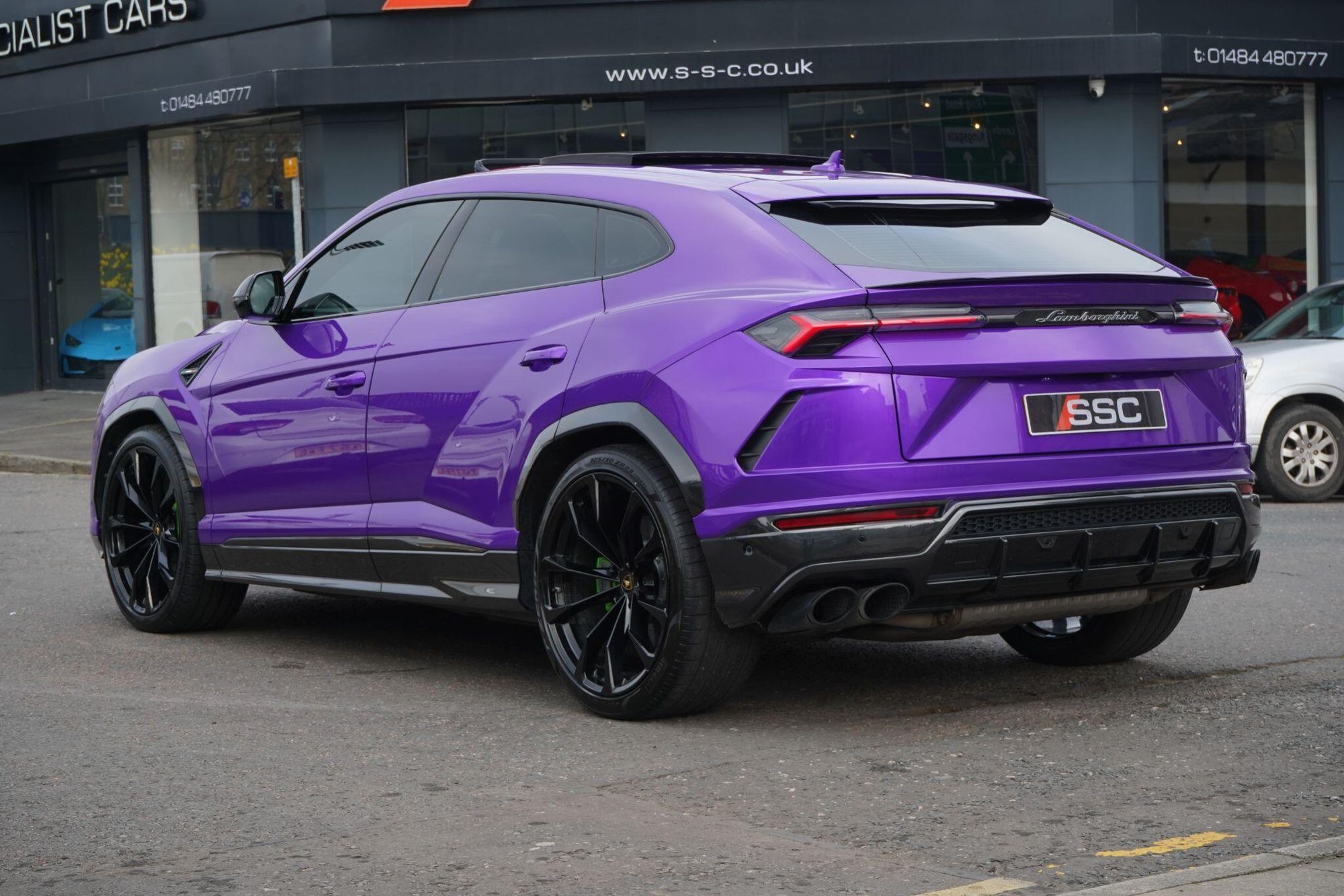 LAMBORGHINI URUS ESTATE 4.0T FSI V8 5dr Auto for sale UK - Slide 9