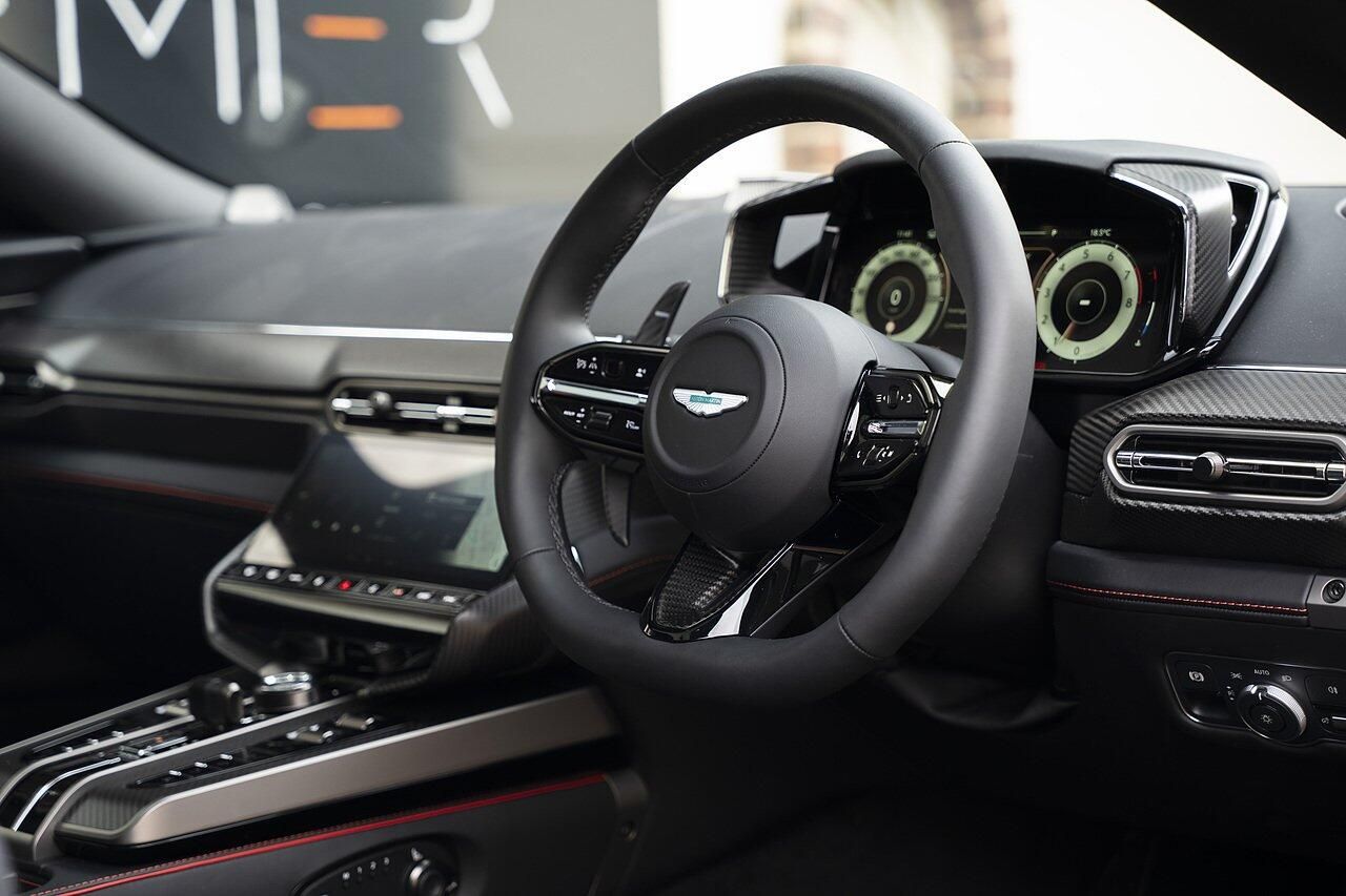 ASTON MARTIN VANQUISH COUPE V12 2dr Auto for sale UK - Slide 8