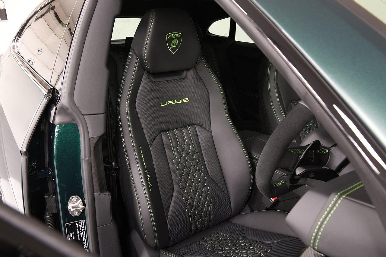 LAMBORGHINI URUS ESTATE 4.0T FSI V8 Performante 5dr Auto for sale UK - Slide 8