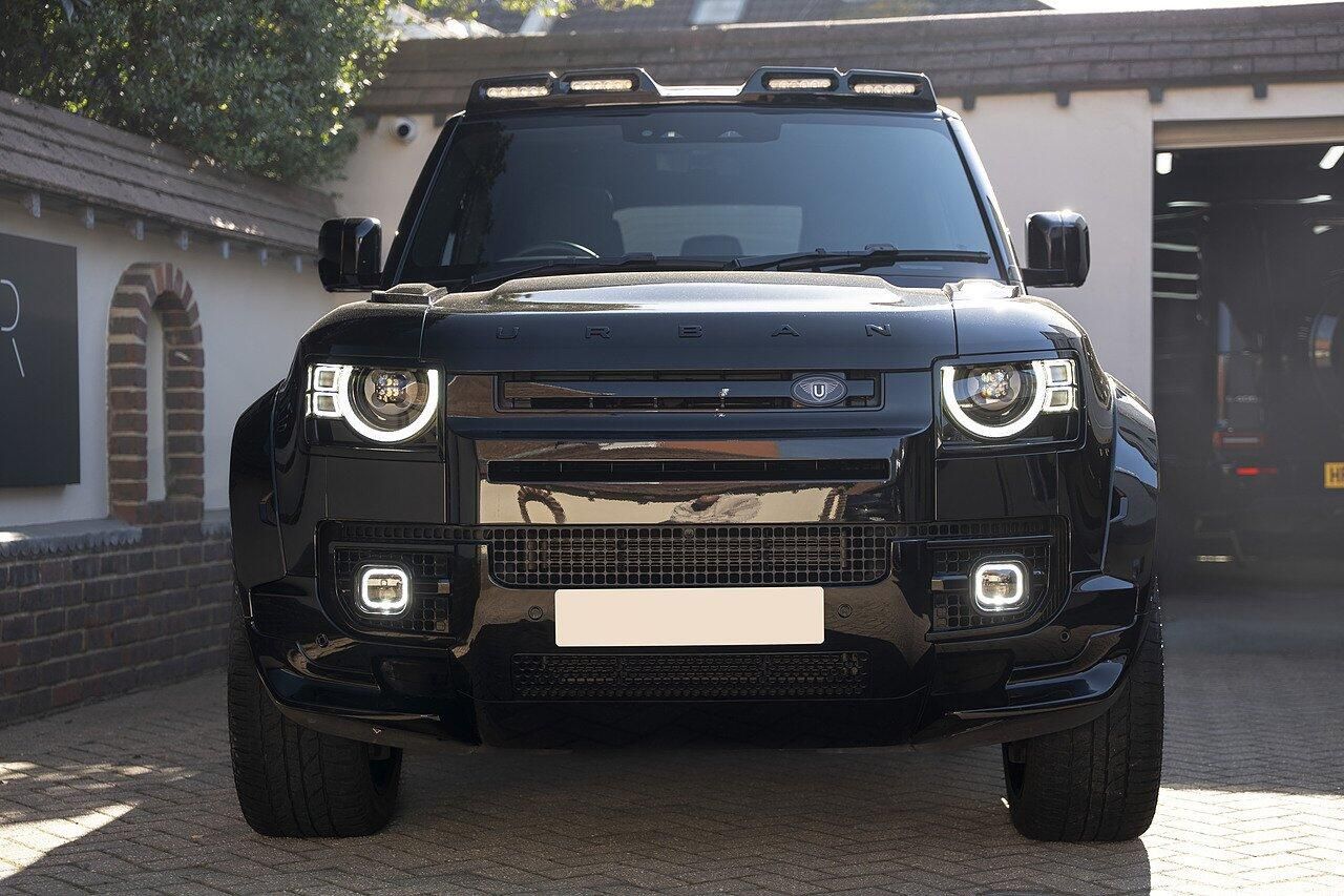 LAND ROVER DEFENDER DIESEL ESTATE 3.0 D300 X-Dynamic HSE 110 5dr Auto for sale UK - Slide 2