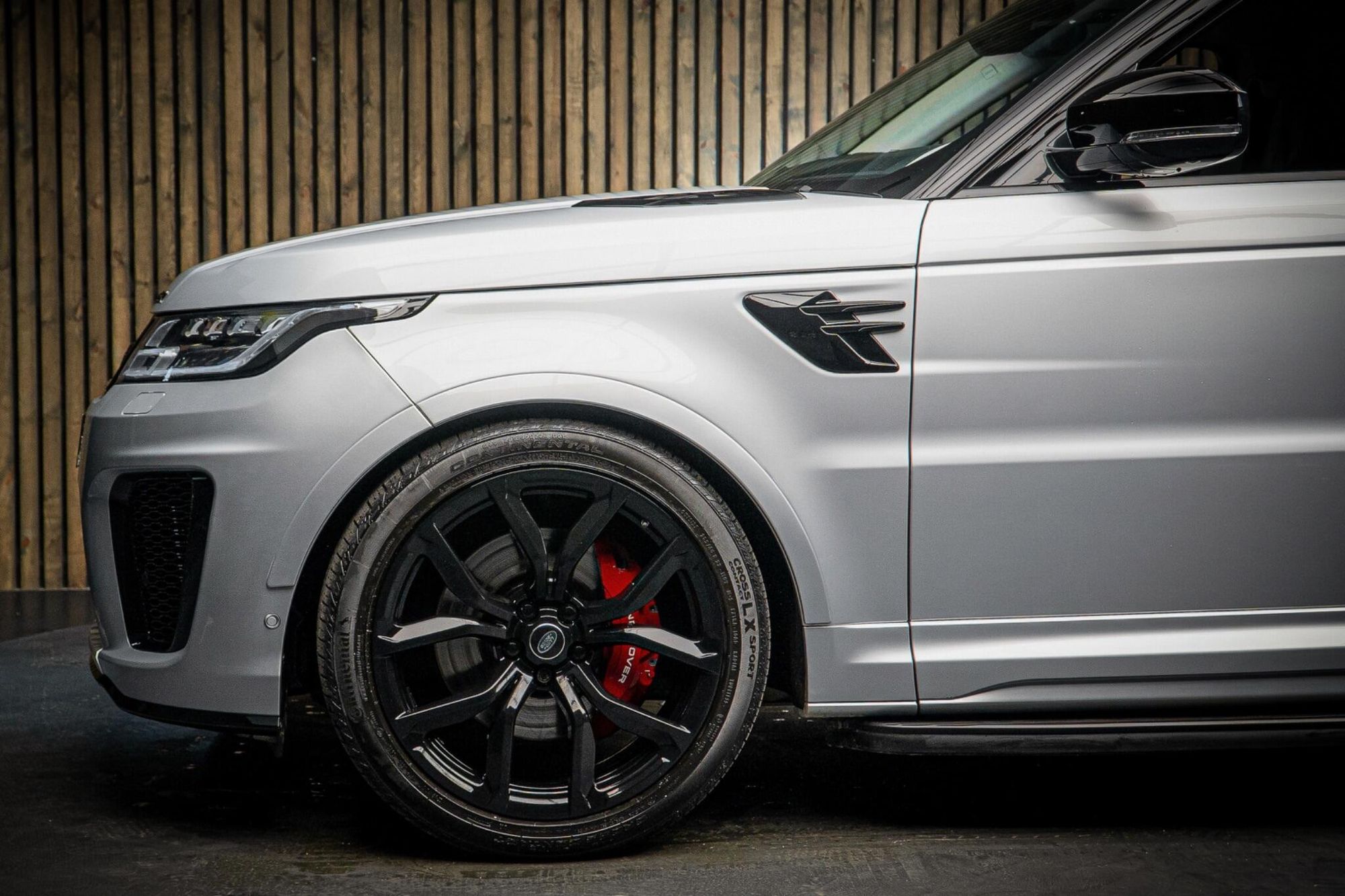 LAND ROVER RANGE ROVER SPORT ESTATE 5.0 P575 S/C SVR 5dr Auto for sale UK - Slide 9