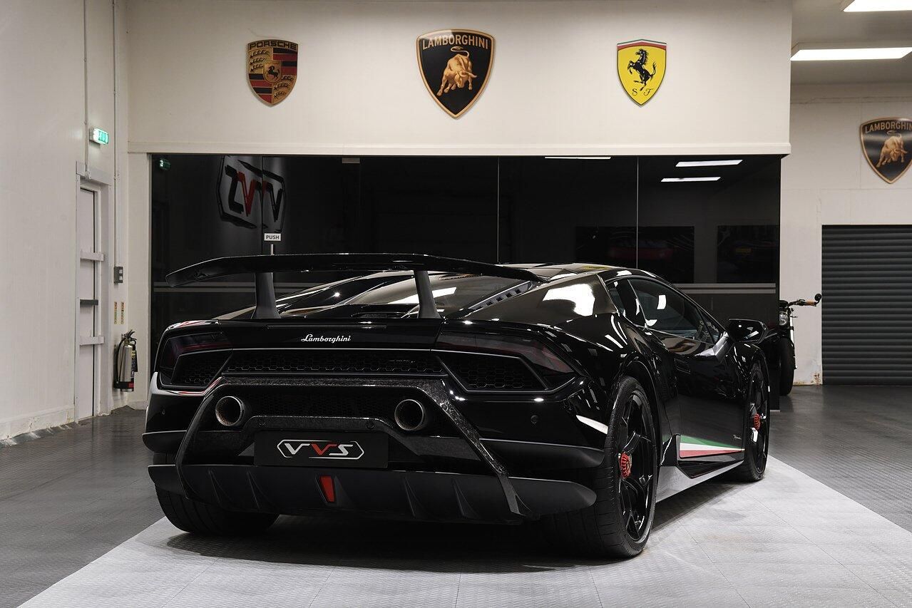 LAMBORGHINI HURACAN COUPE LP 640-4 Performante 2dr LDF for sale UK - Slide 3