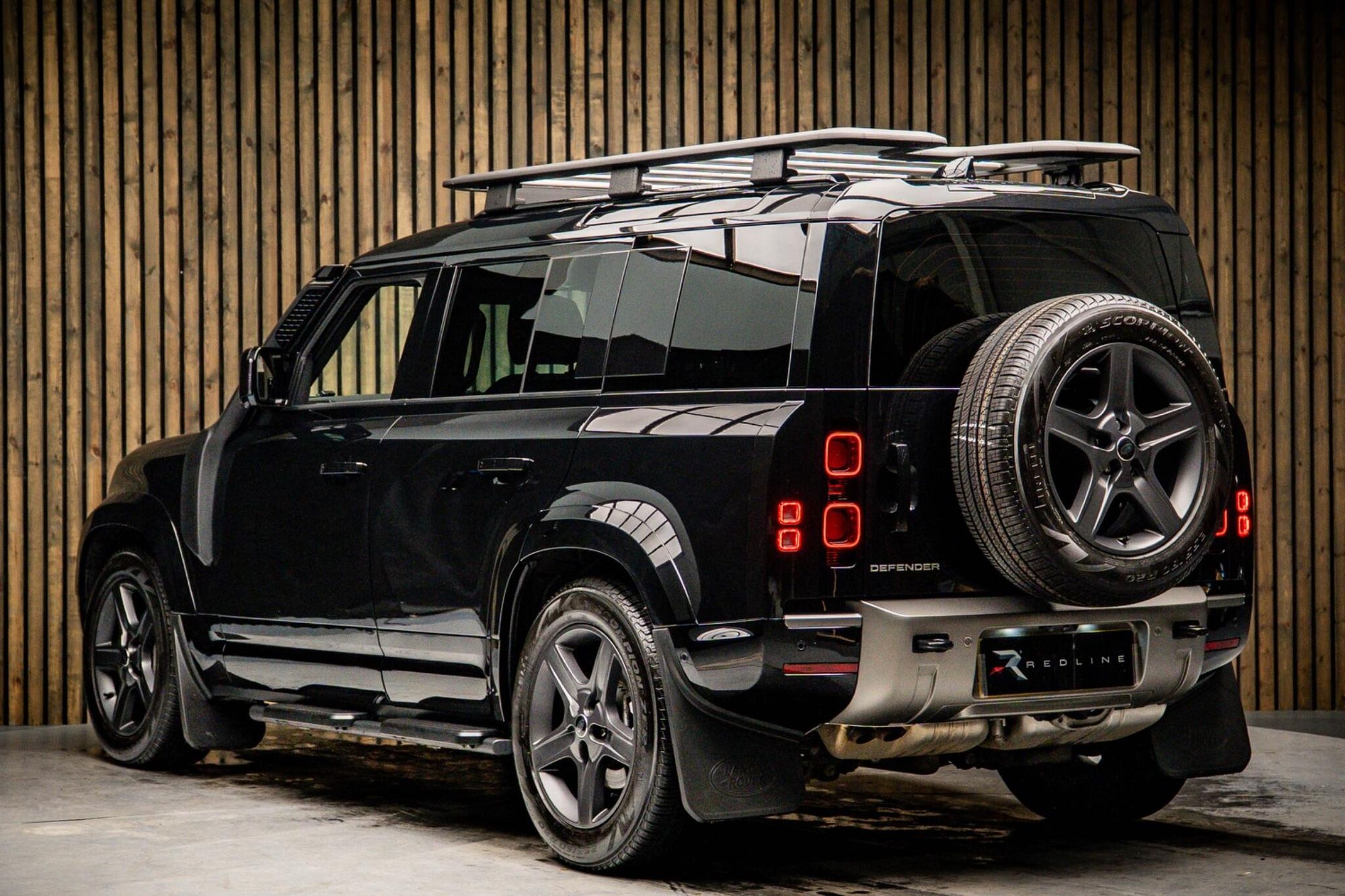 LAND ROVER DEFENDER DIESEL ESTATE 3.0 D350 X-Dynamic SE 110 5dr Auto for sale UK - Slide 3