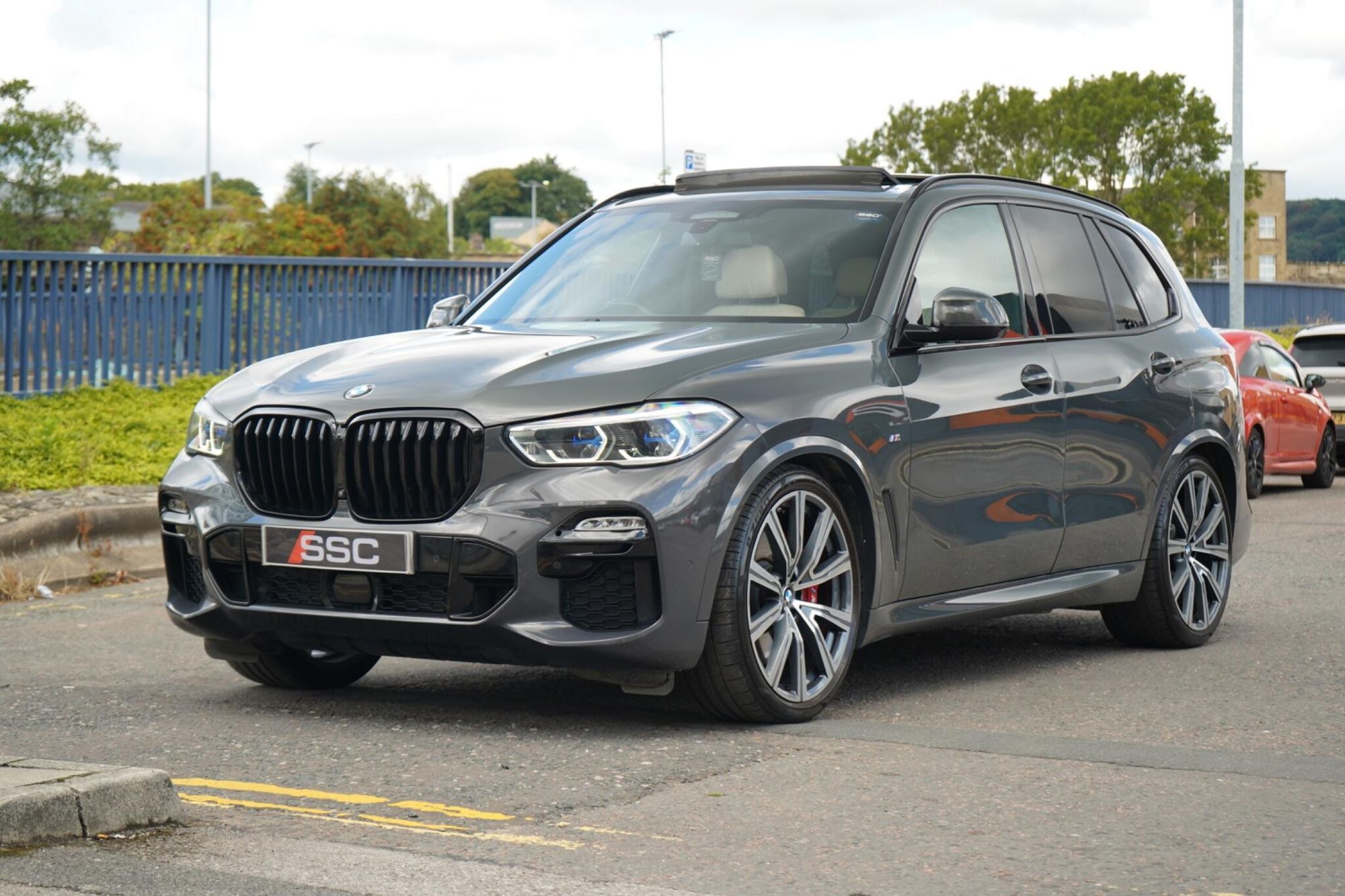 BMW X5 DIESEL ESTATE xDrive40d MHT M Sport 5dr Auto for sale UK - Slide 6
