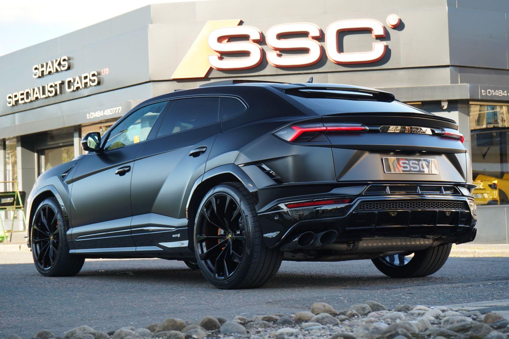 LAMBORGHINI URUS ESTATE 4.0T FSI V8 S 5dr Auto for sale UK - Slide 2