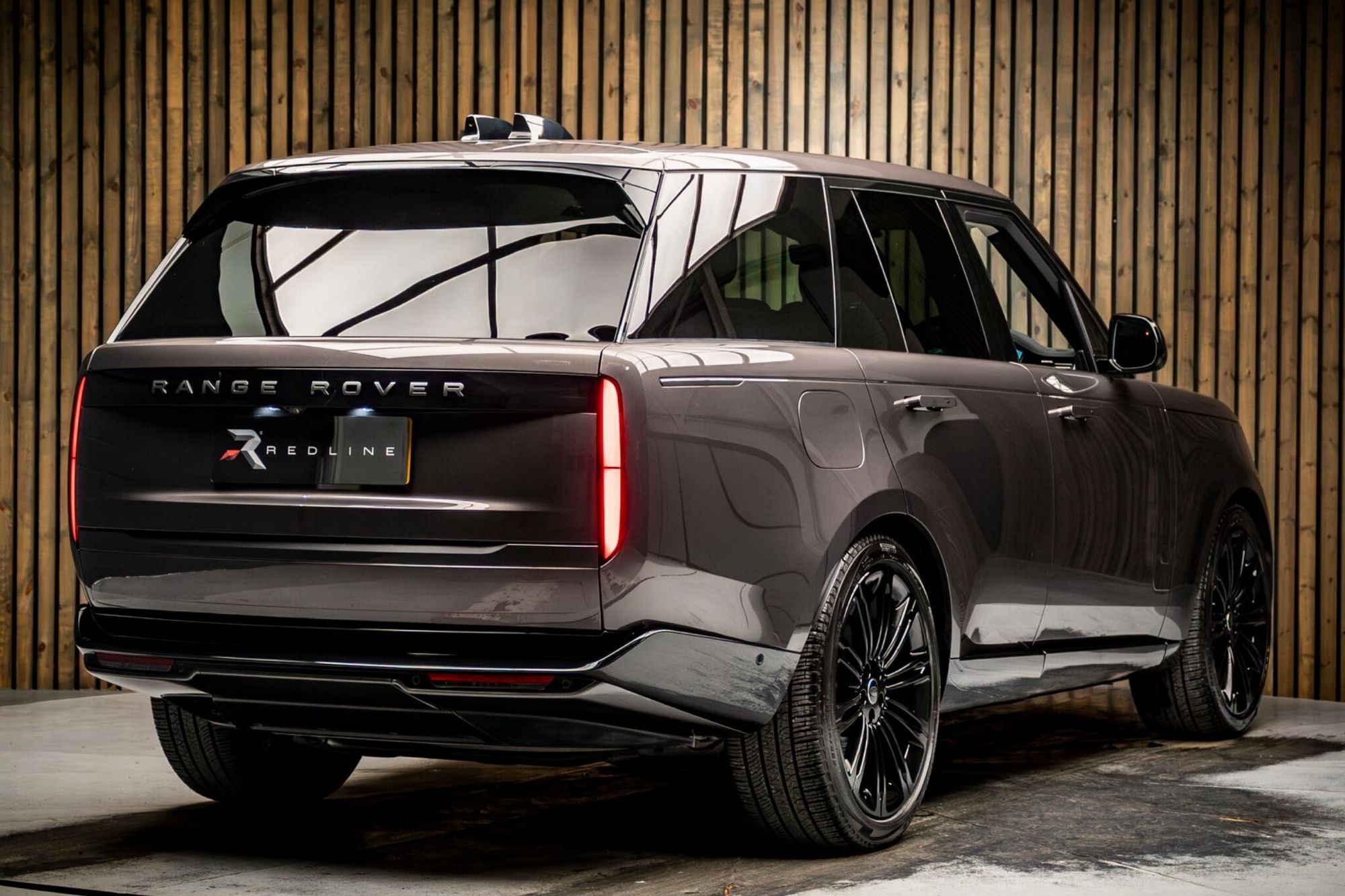 LAND ROVER RANGE ROVER DIESEL ESTATE 3.0 D300 HSE 4dr Auto for sale UK - Slide 4