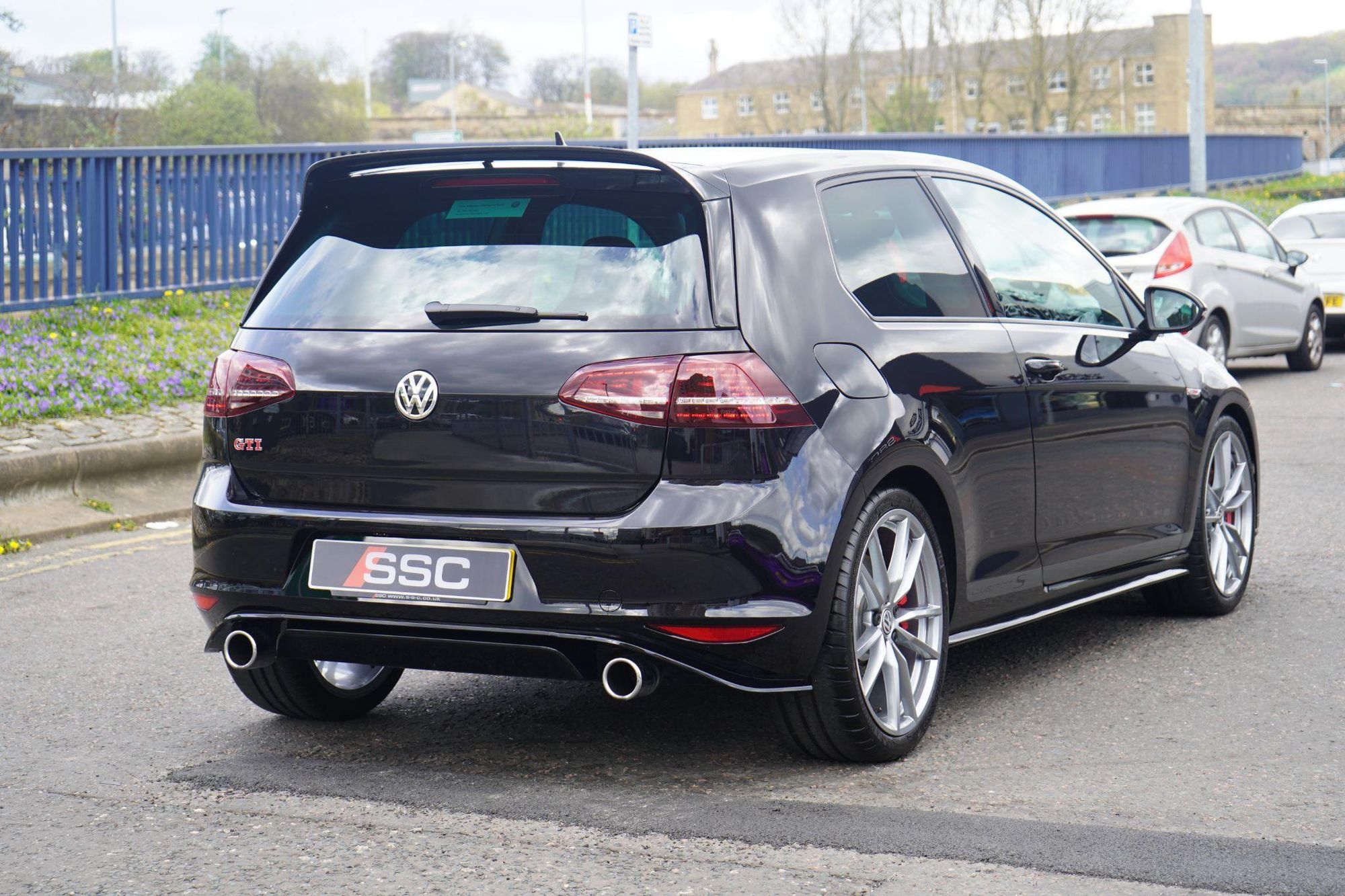 VOLKSWAGEN GOLF HATCHBACK SPECIAL EDITION 2.0 TSI GTI Clubsport S 3dr for sale UK - Slide 10